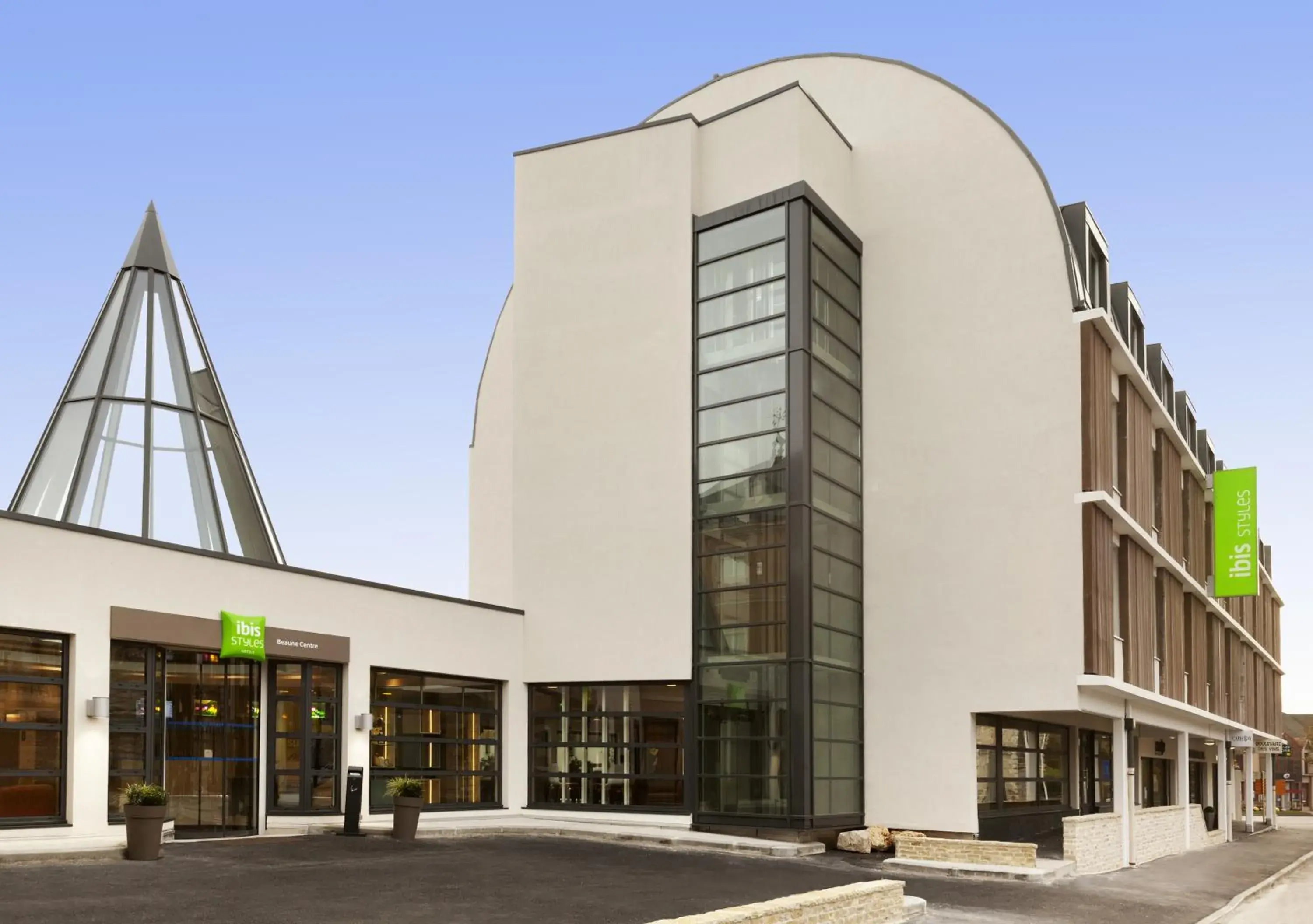 Facade/entrance in ibis Styles Beaune Centre Facade/entrance in ibis Styles Beaune Centre