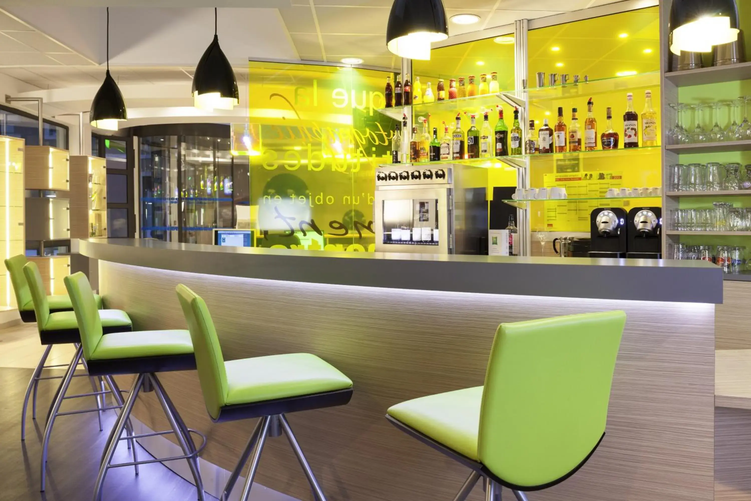 Lounge or bar in ibis Styles Beaune Centre Lounge or bar in ibis Styles Beaune Centre