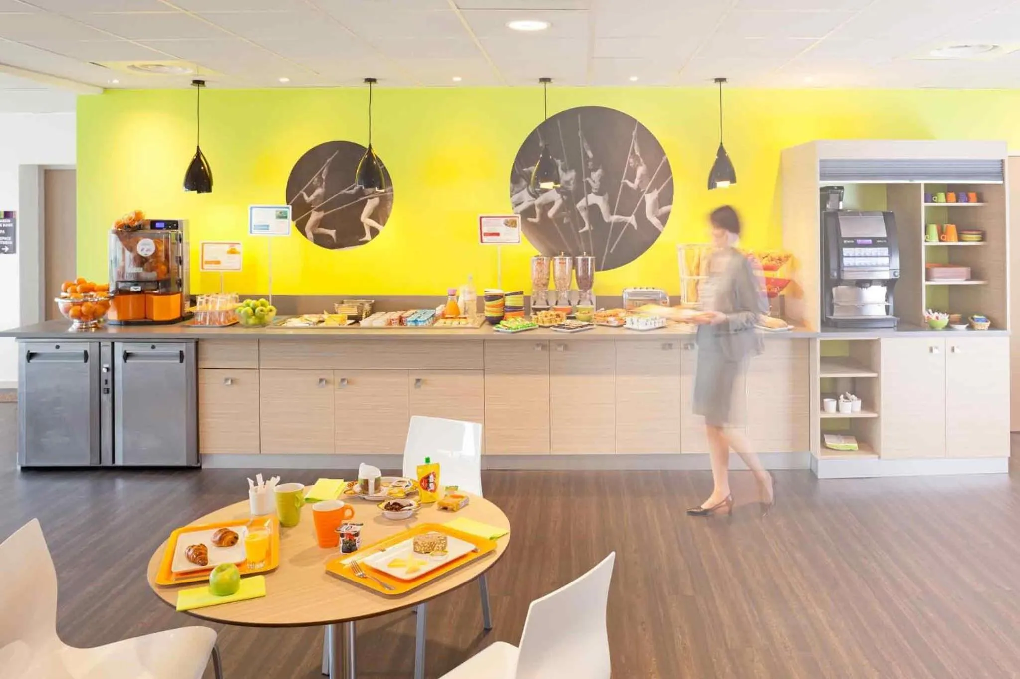 Lounge or bar in ibis Styles Beaune Centre