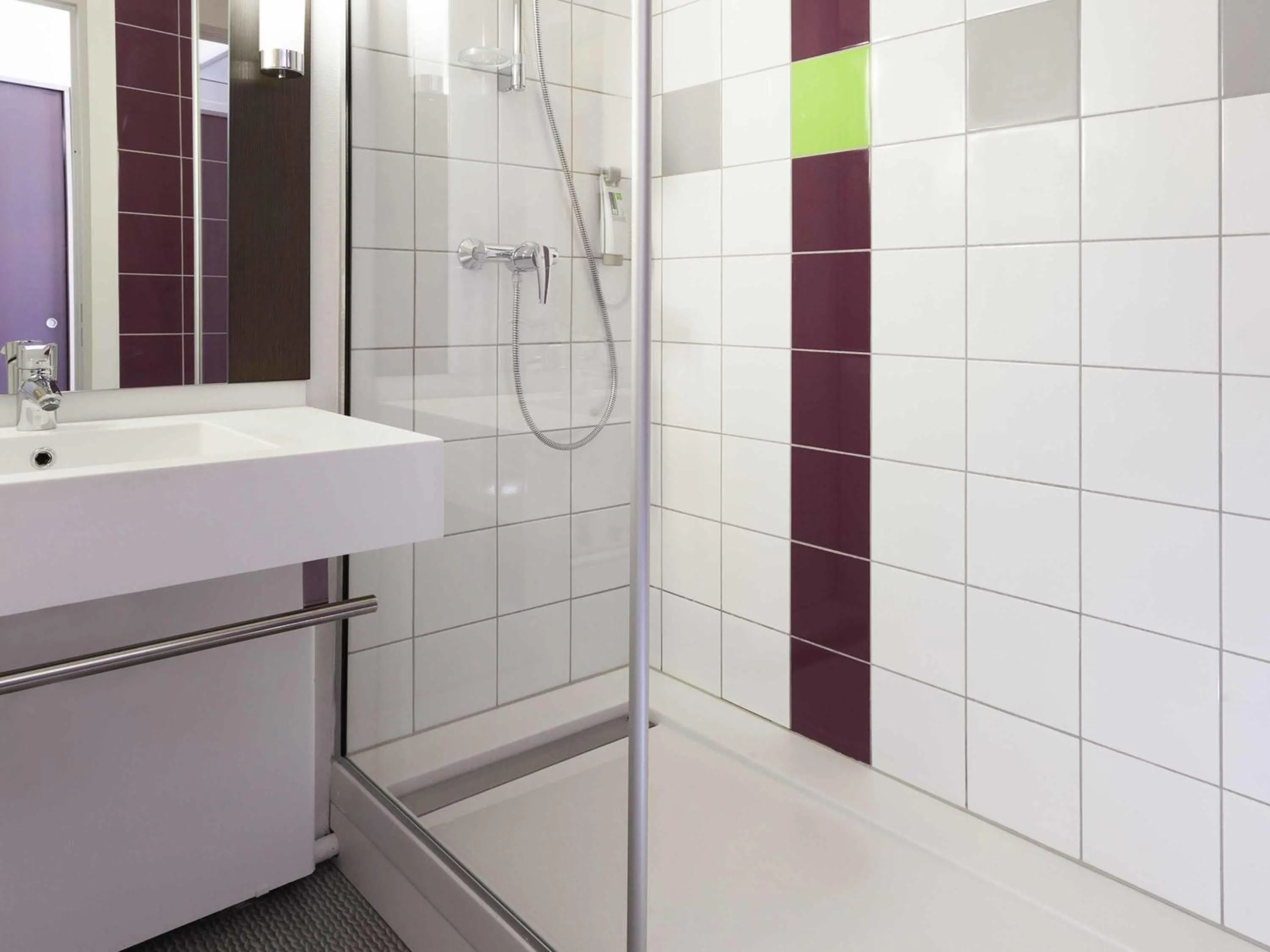 Bedroom in ibis Styles Beaune Centre