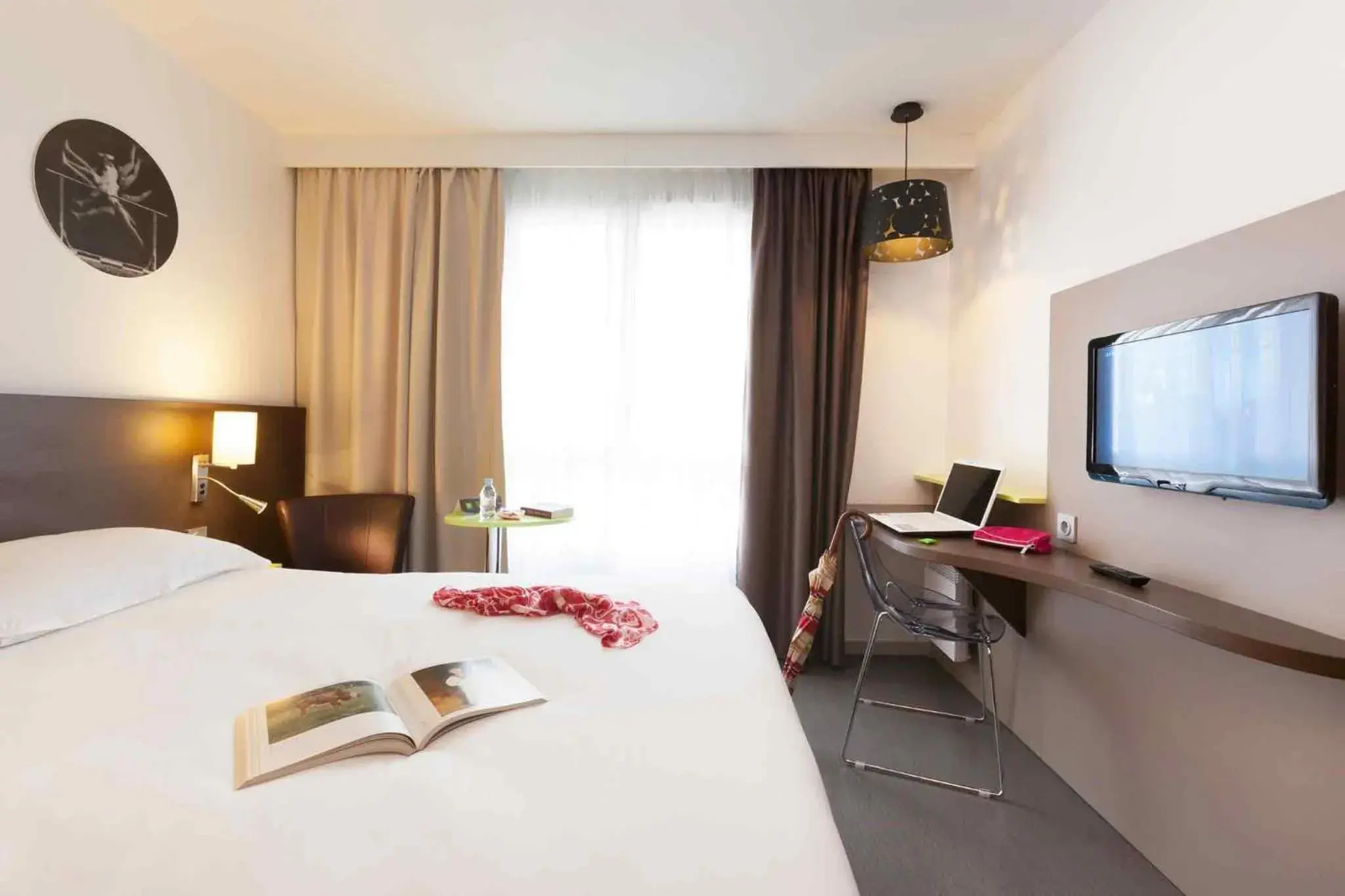 Bedroom, Bed in ibis Styles Beaune Centre Bedroom, Bed in ibis Styles Beaune Centre