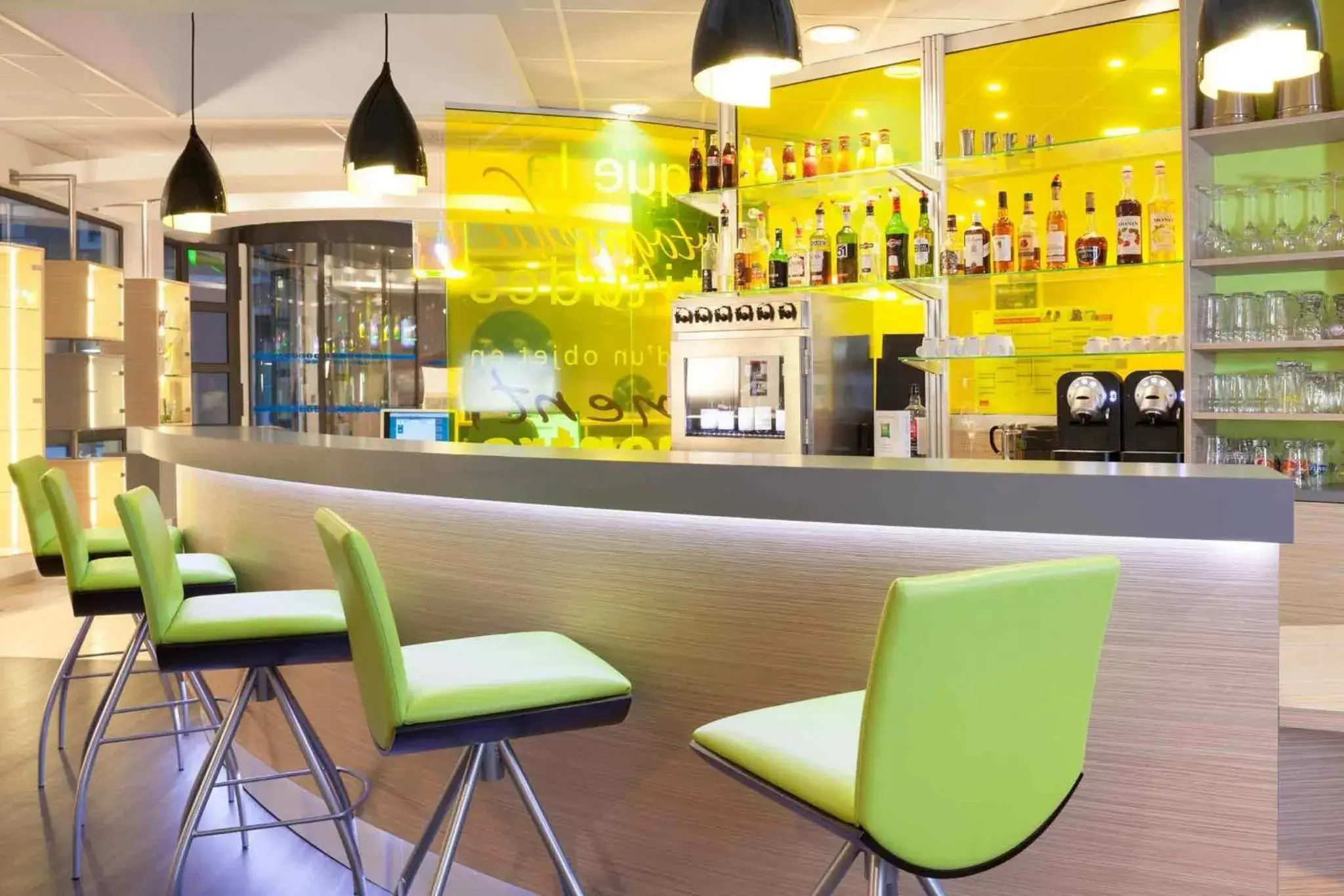 Lounge or bar in ibis Styles Beaune Centre Lounge or bar in ibis Styles Beaune Centre