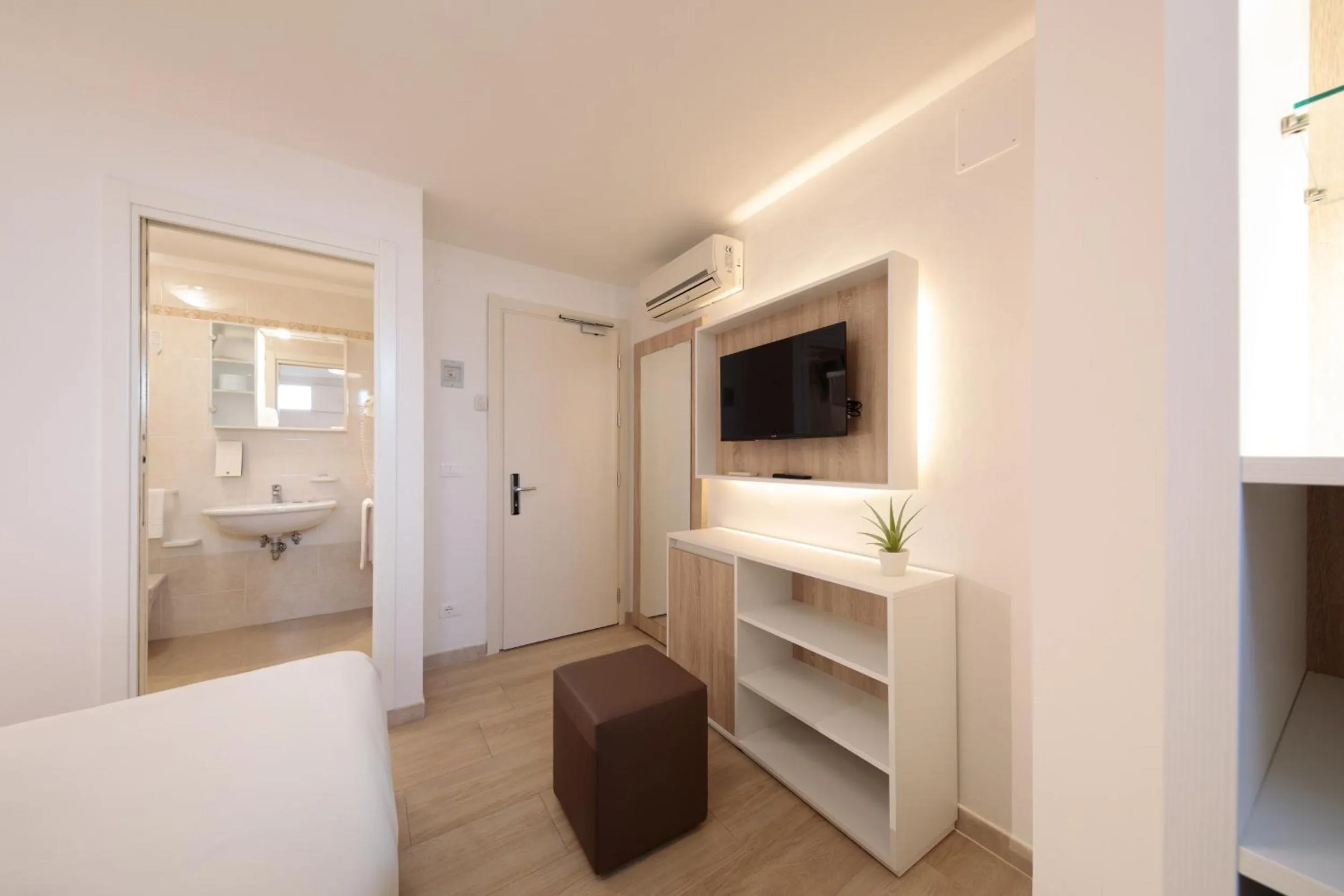 Bed in Hotel Derby S