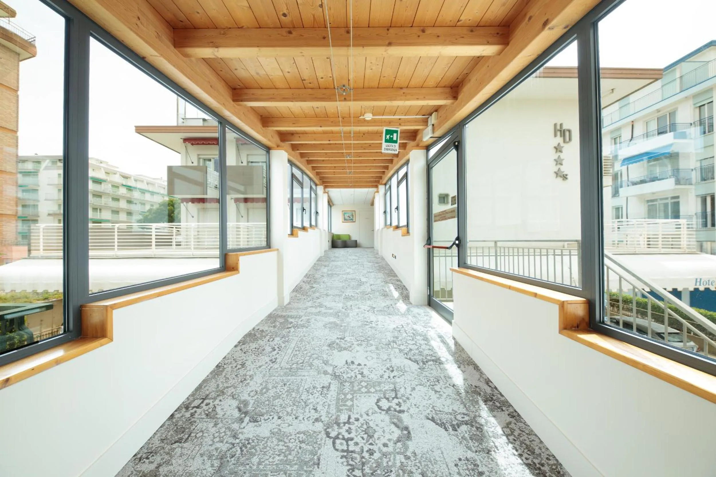 Restaurant/places to eat in Hotel Derby S