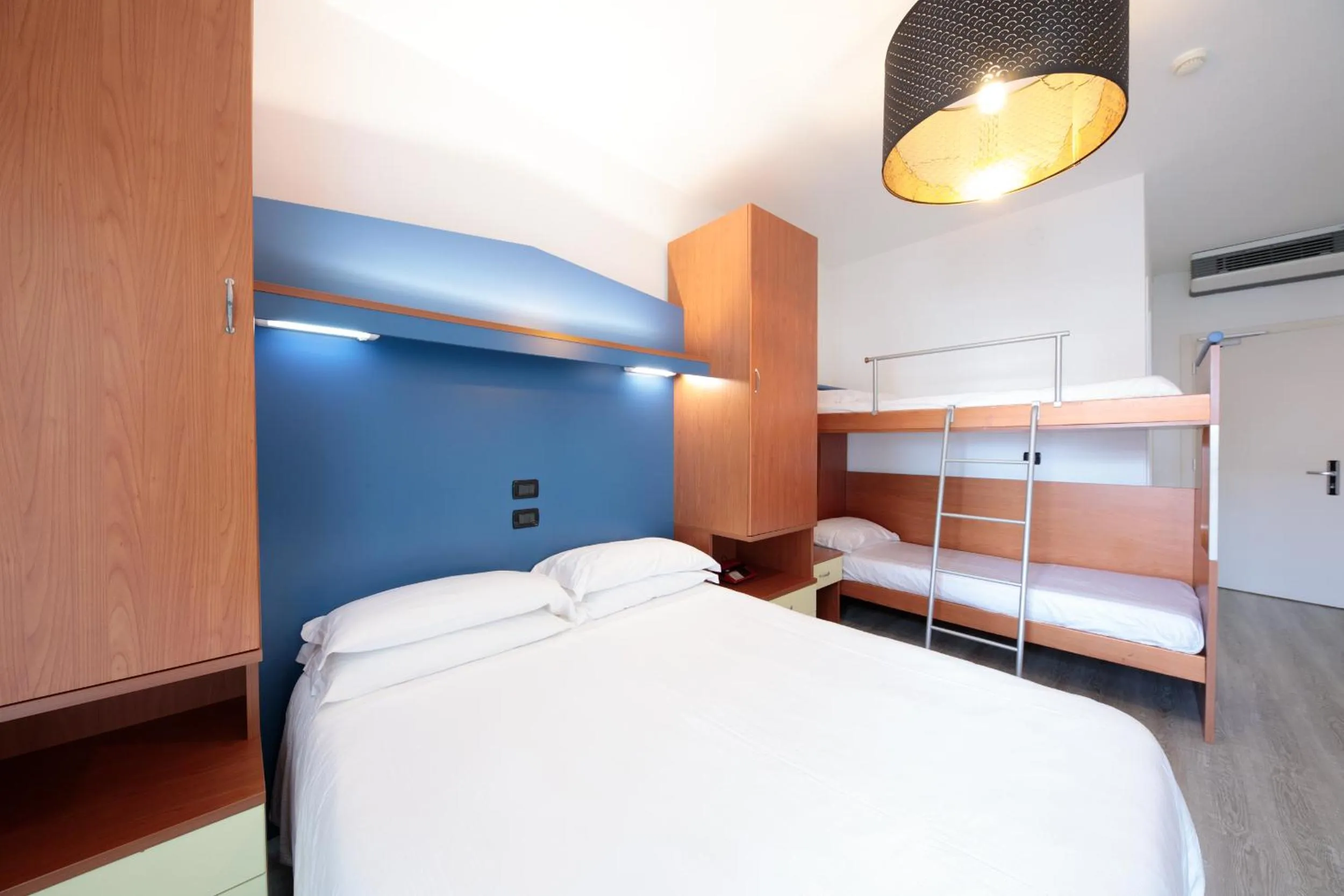 Bed in Hotel Derby S