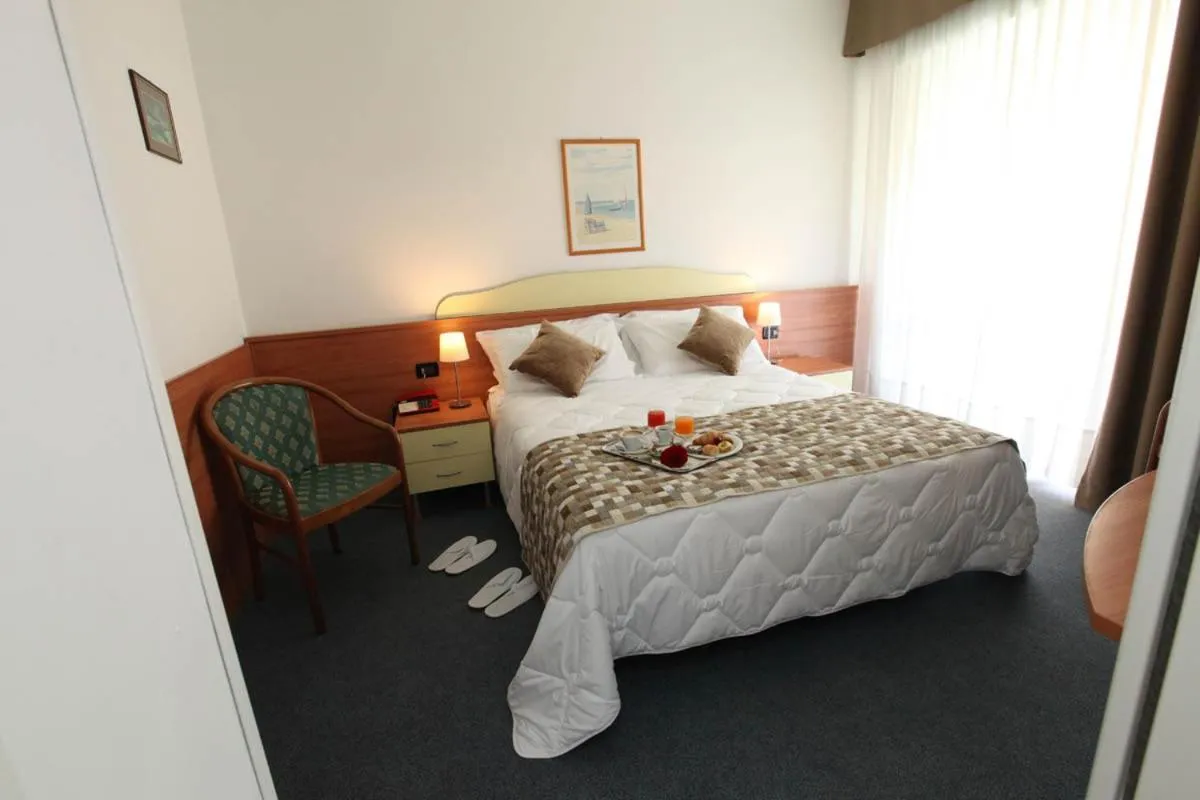 Bed in Hotel Derby S