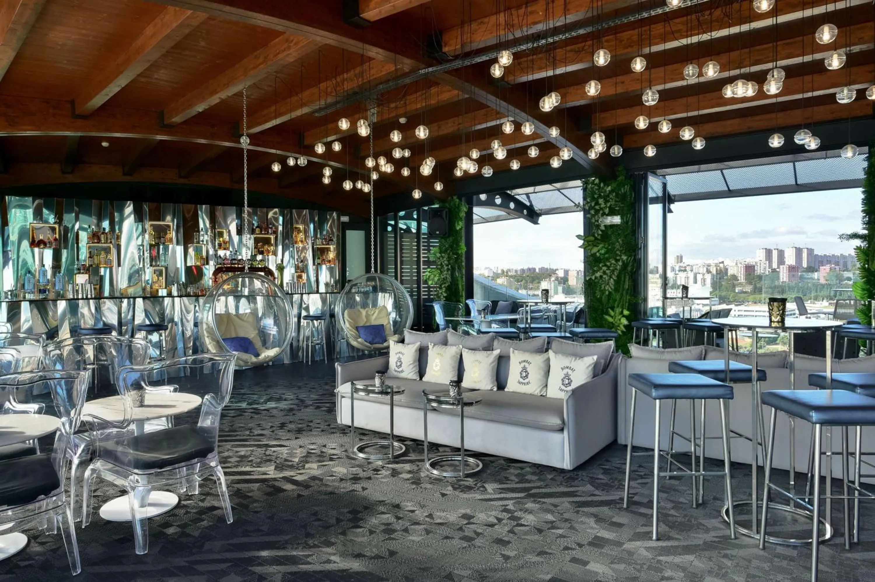 Lounge or bar in Tivoli Oriente Lisboa Hotel