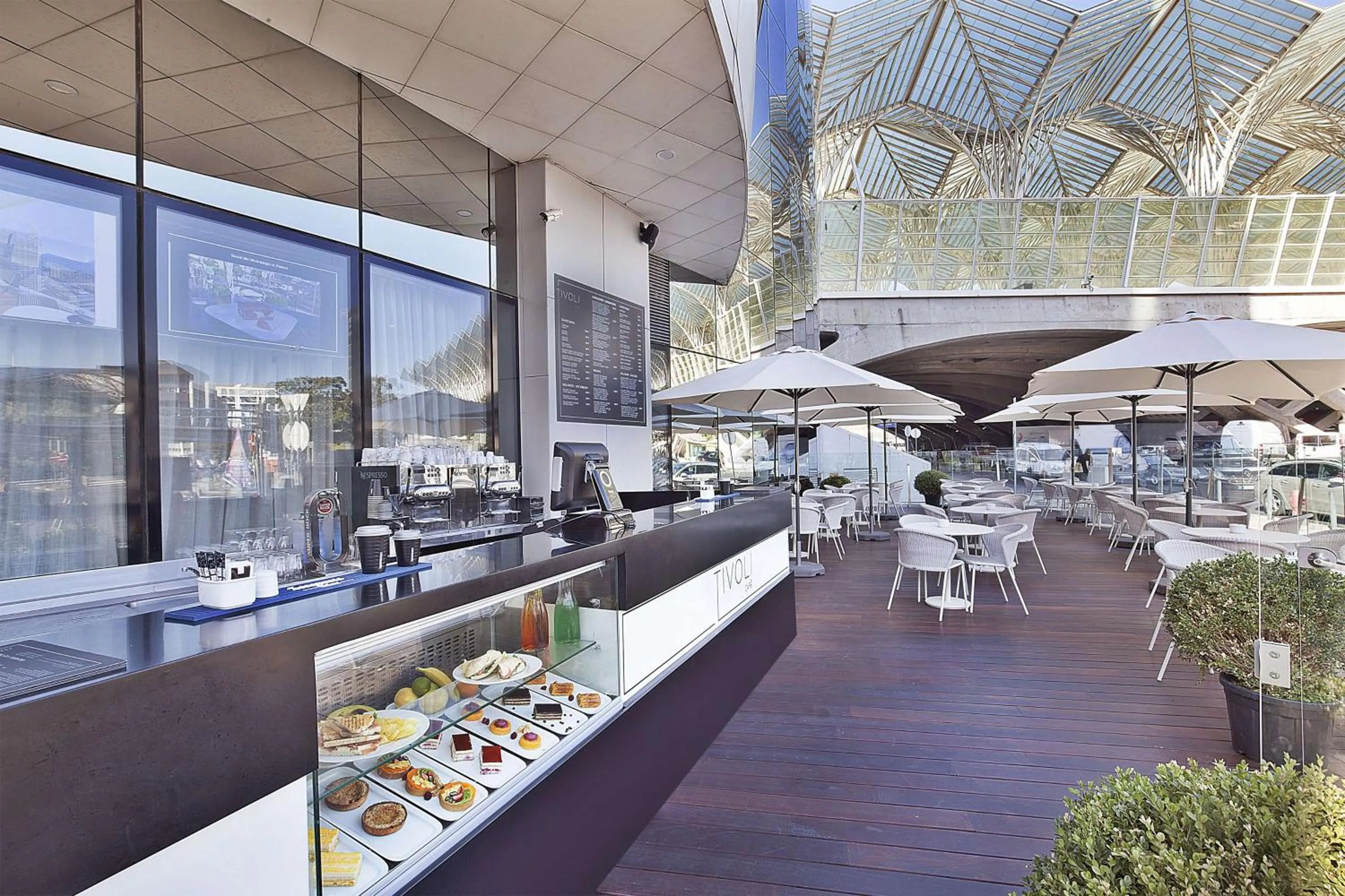 Lounge or bar in Tivoli Oriente Lisboa Hotel