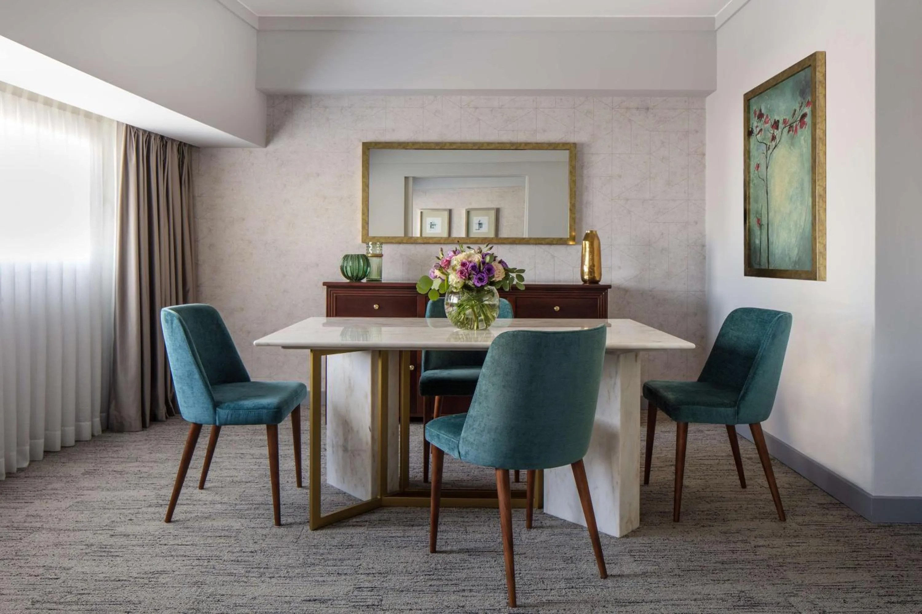 Photo of the whole room in Tivoli Oriente Lisboa Hotel