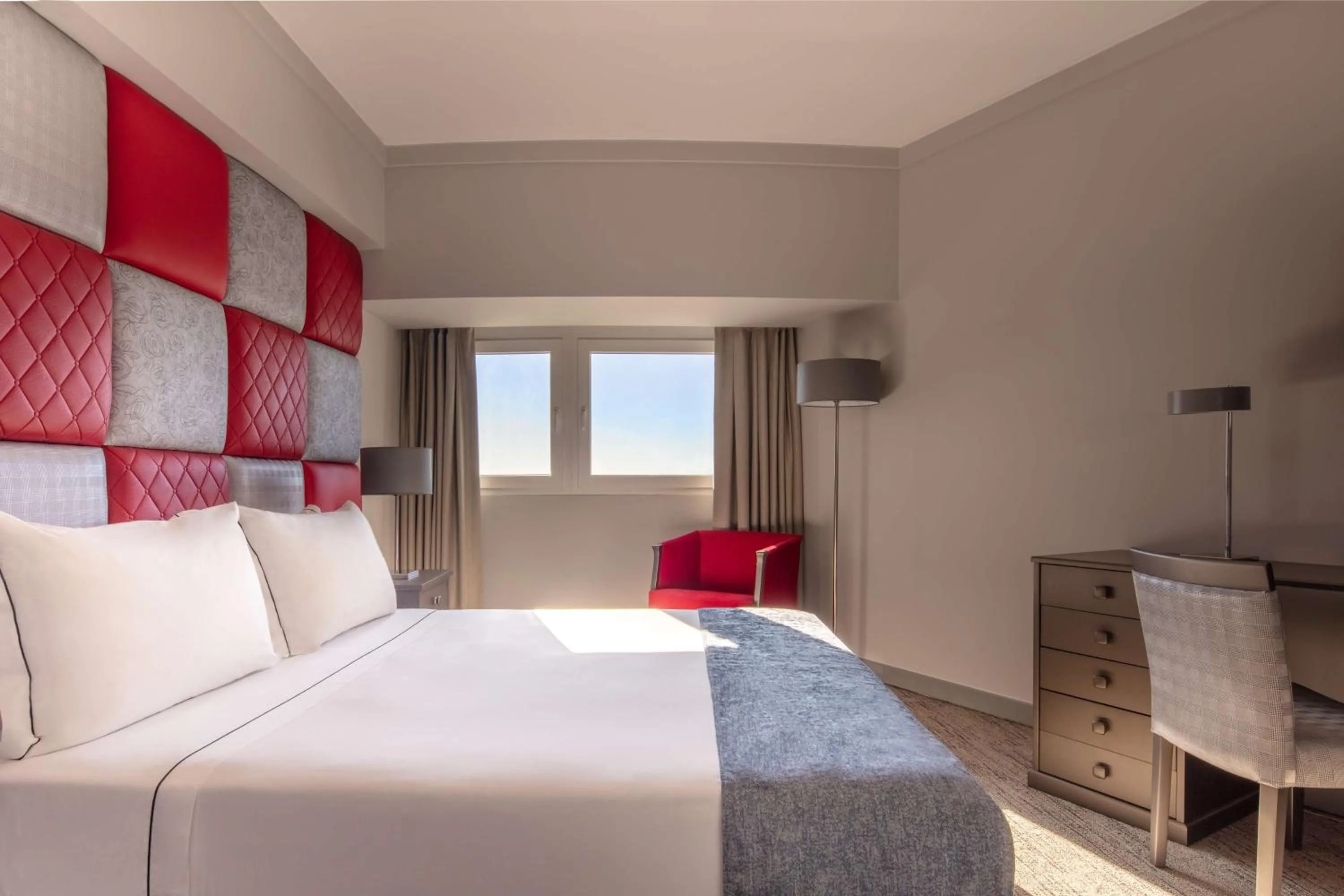 Bedroom, Bed in Tivoli Oriente Lisboa Hotel