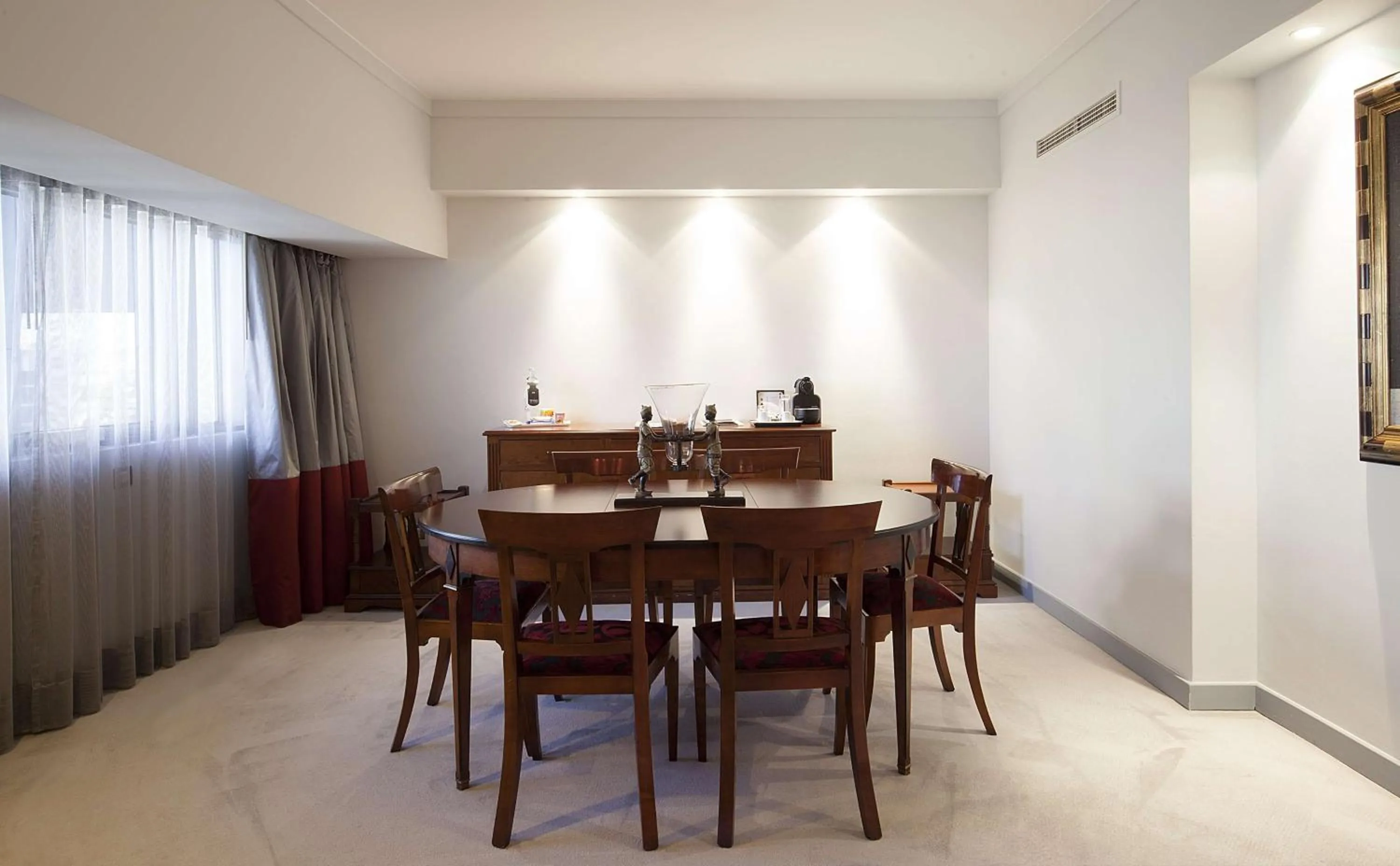 Bedroom in Tivoli Oriente Lisboa Hotel