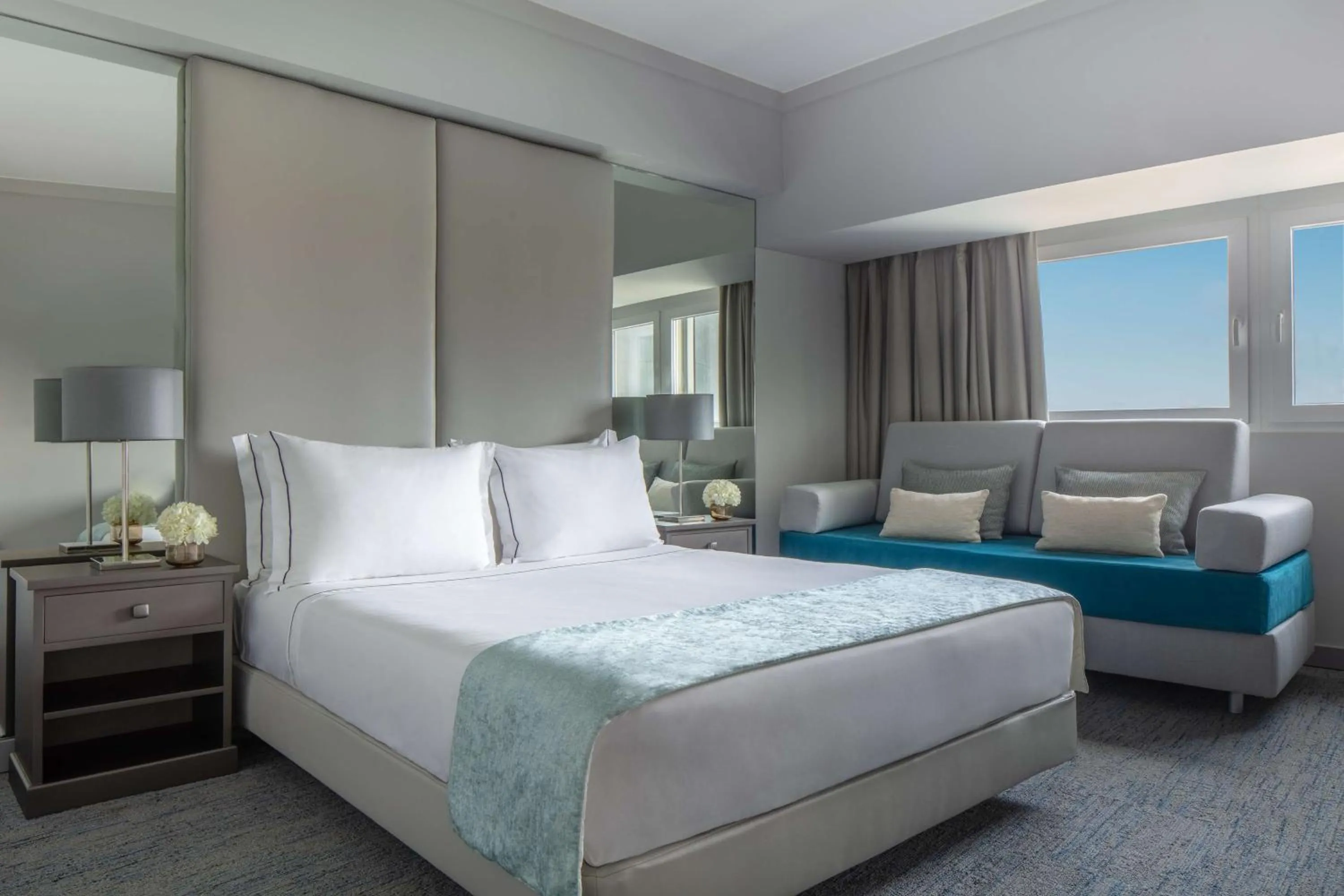 Bedroom, Bed in Tivoli Oriente Lisboa Hotel