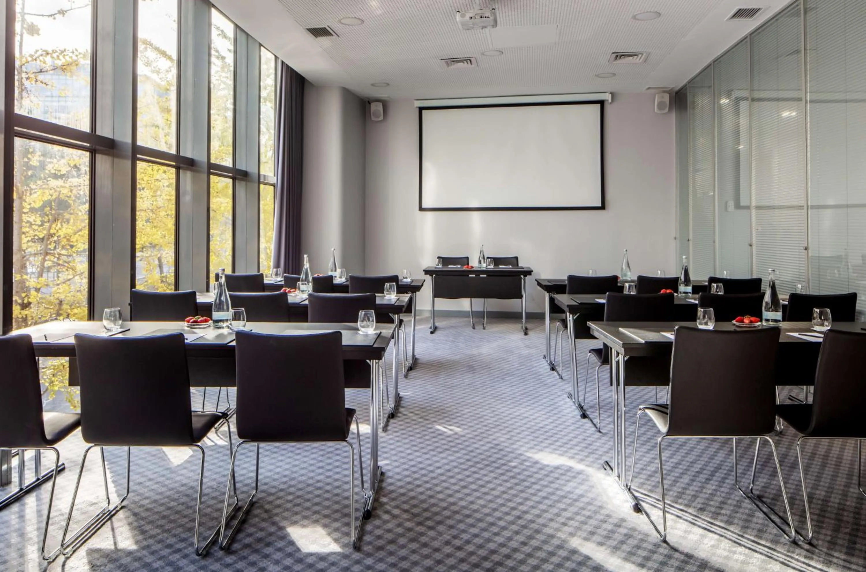 Meeting/conference room in Tivoli Oriente Lisboa Hotel