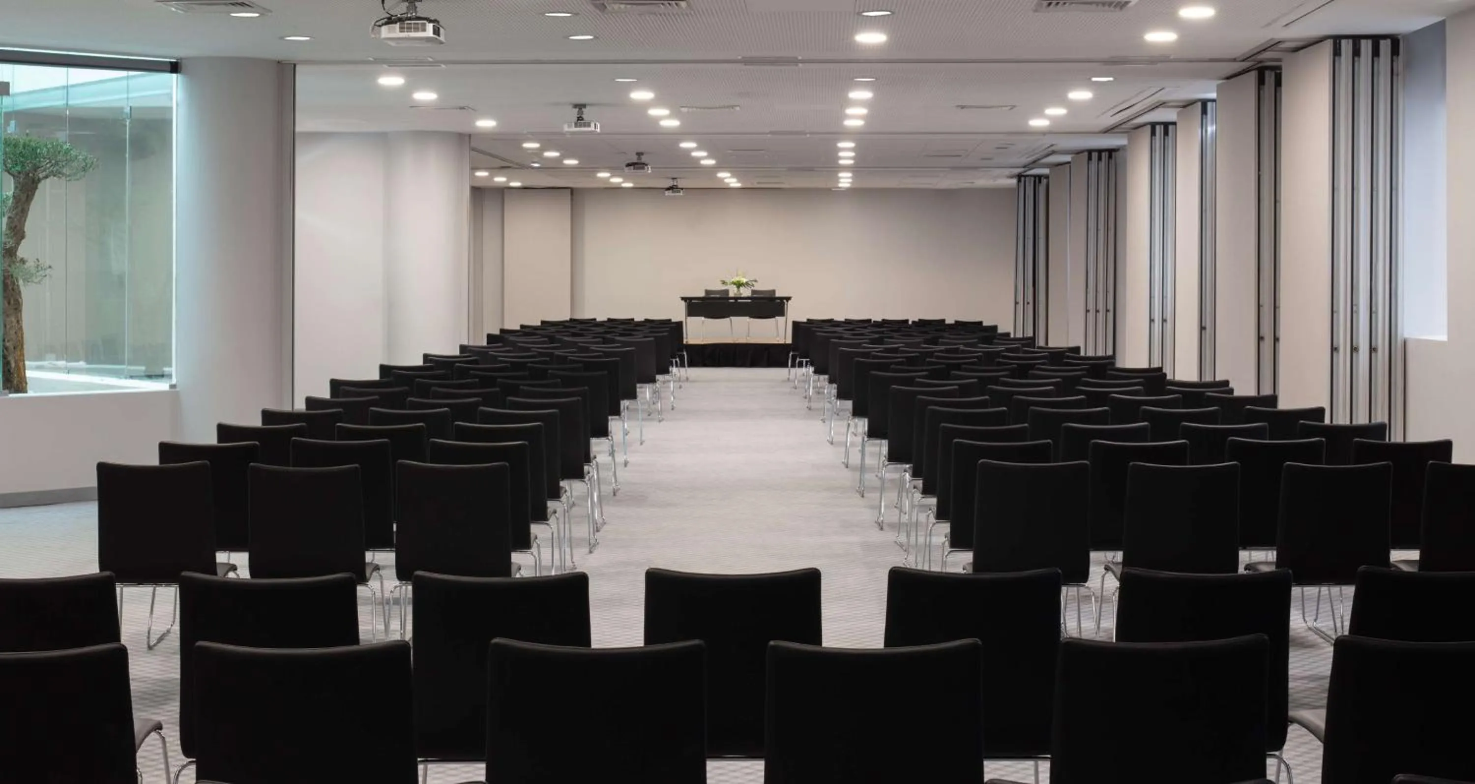Meeting/conference room in Tivoli Oriente Lisboa Hotel