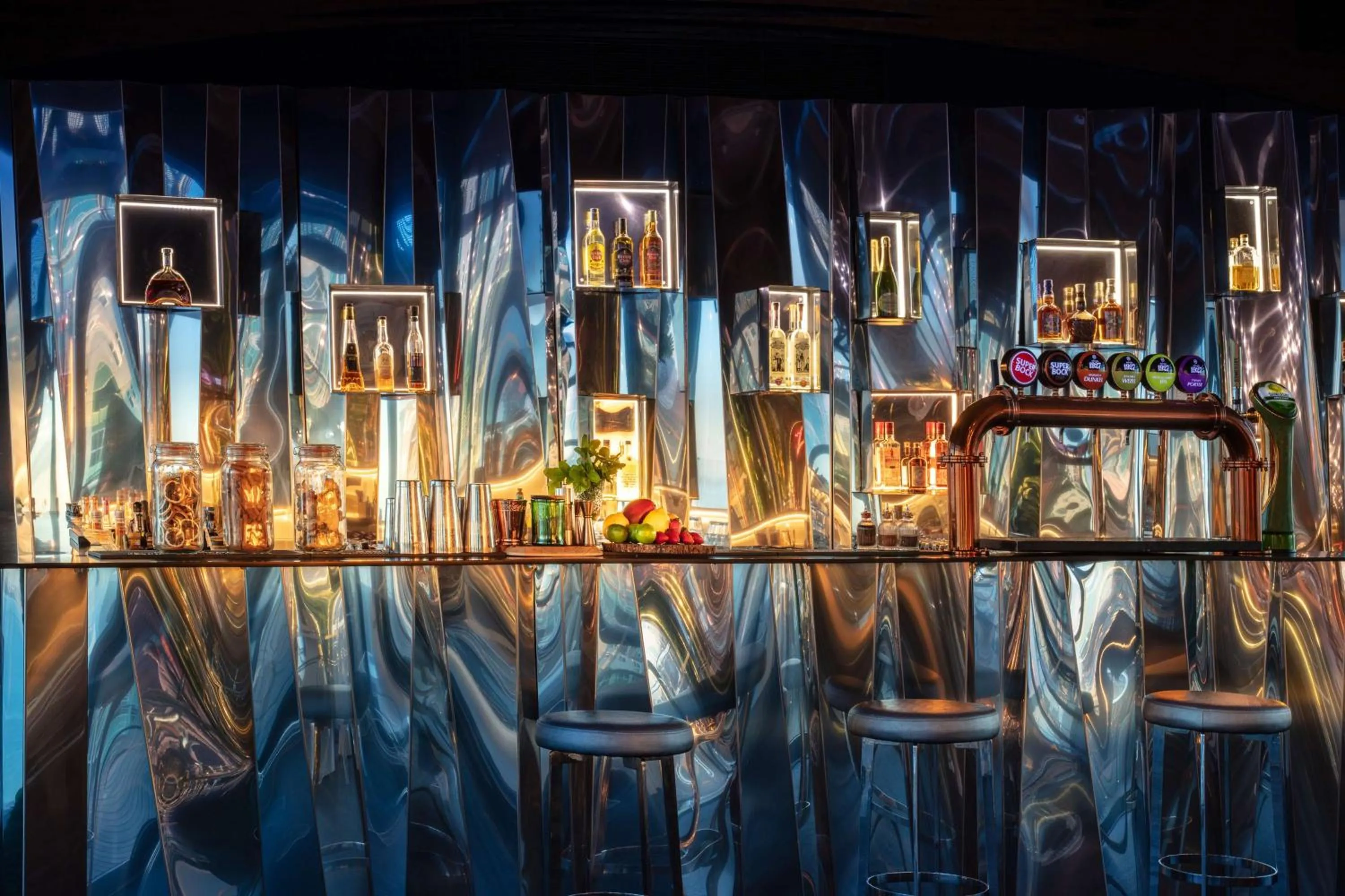 Lounge or bar in Tivoli Oriente Lisboa Hotel