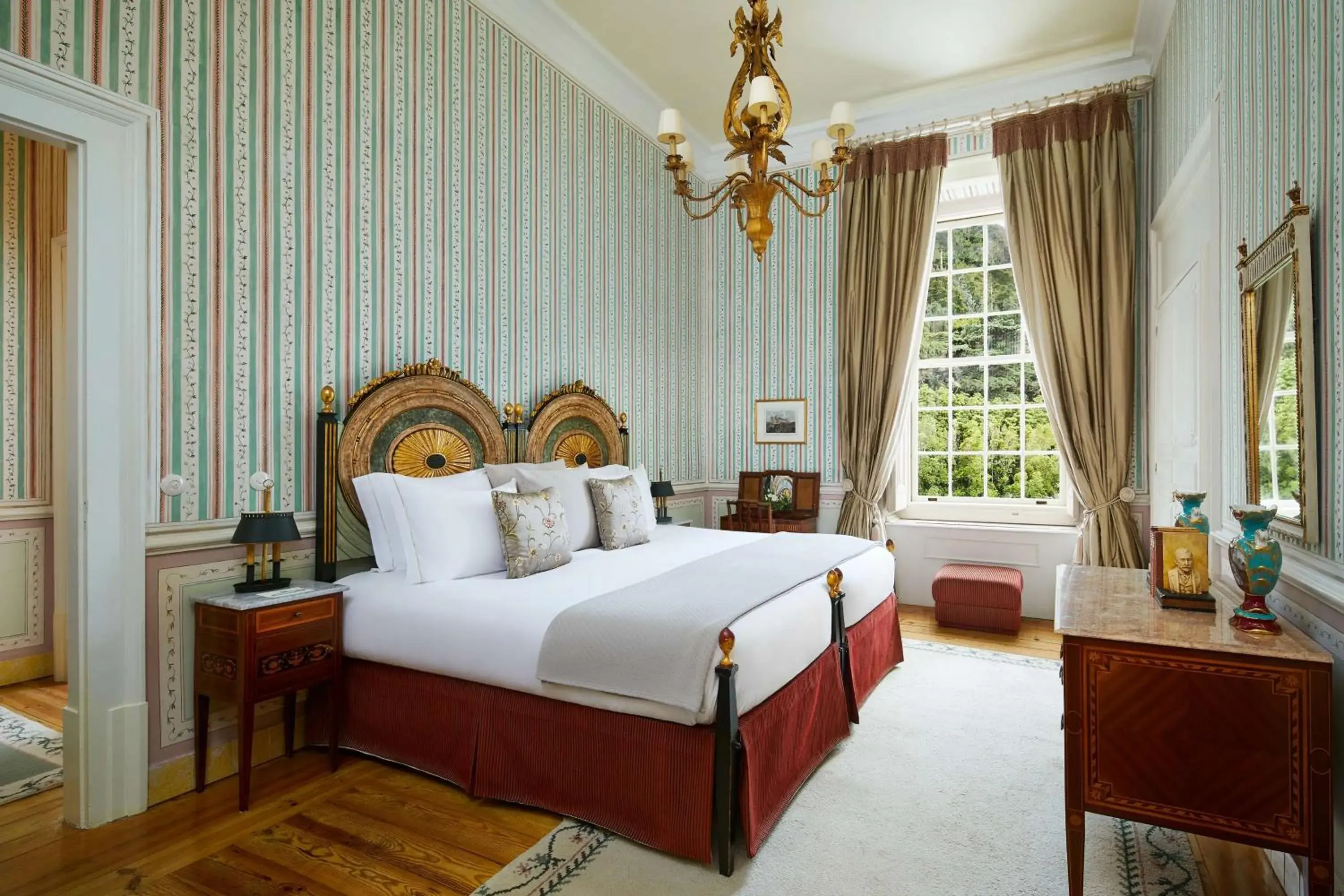 Bedroom, Bed in Valverde Sintra Palácio de Seteais - The Leading Hotels of the World Bedroom, Bed in Valverde Sintra Palácio de Seteais - The Leading Hotels of the World