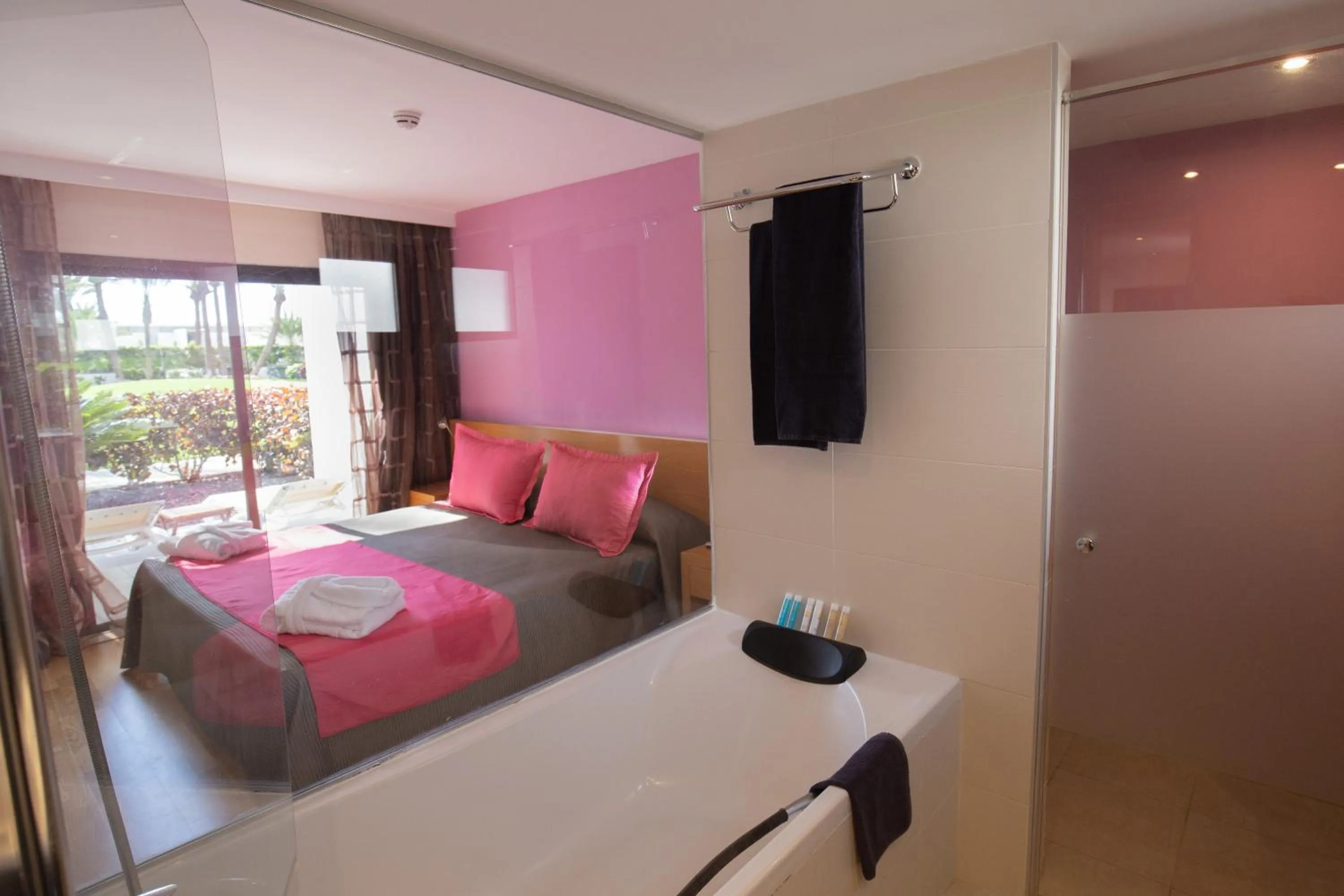 Bathroom, Bed in R2 Romantic Fantasia Suites - Adults Only