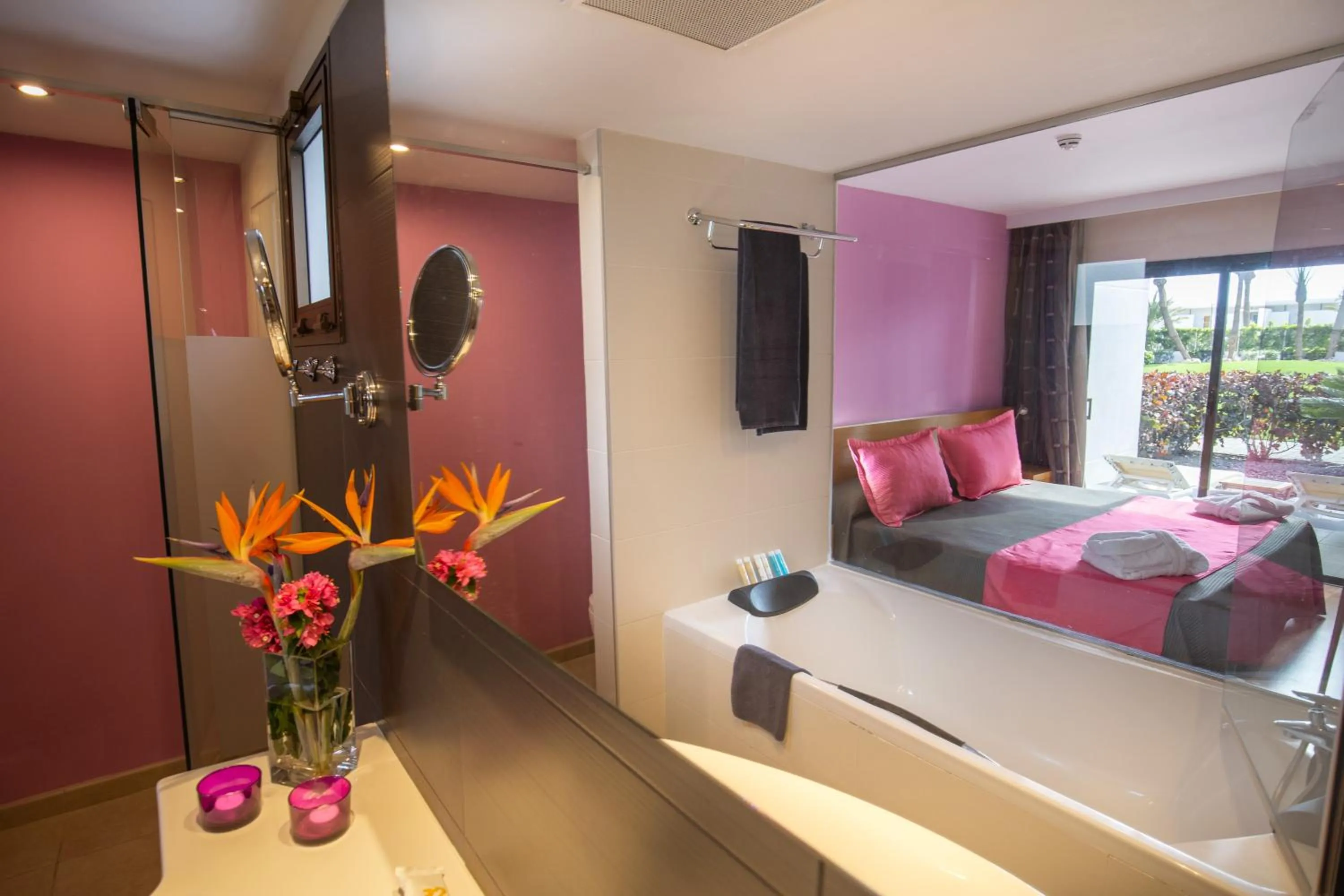 Bathroom, Bed in R2 Romantic Fantasia Suites - Adults Only