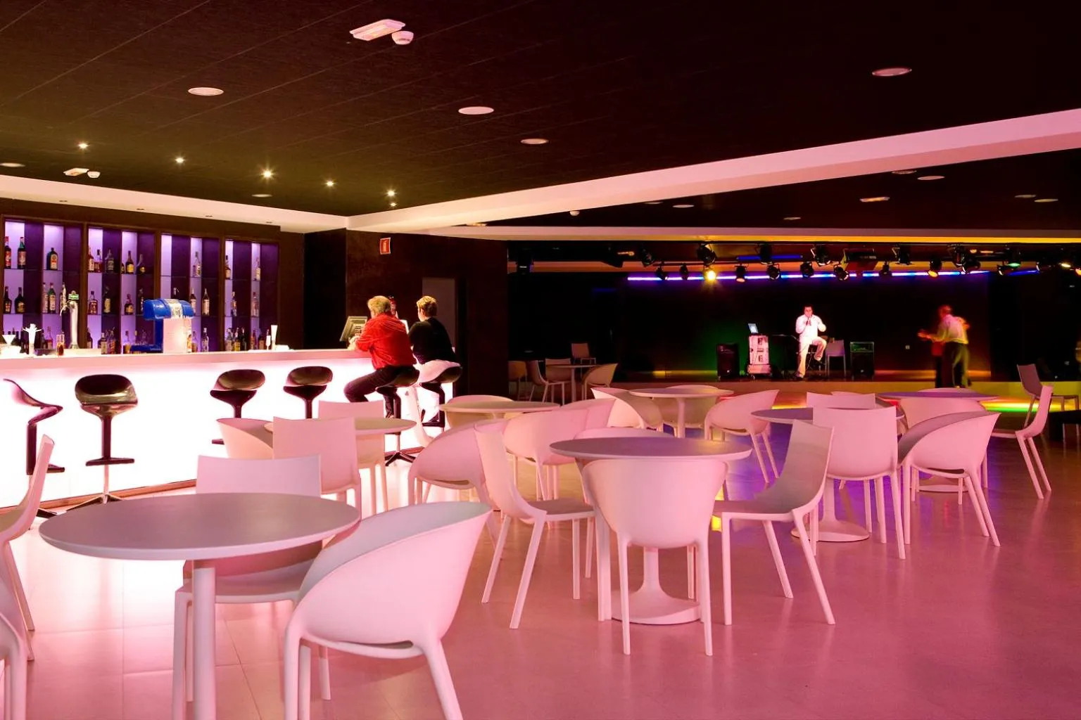 Restaurant/places to eat in R2 Romantic Fantasia Suites - Adults Only