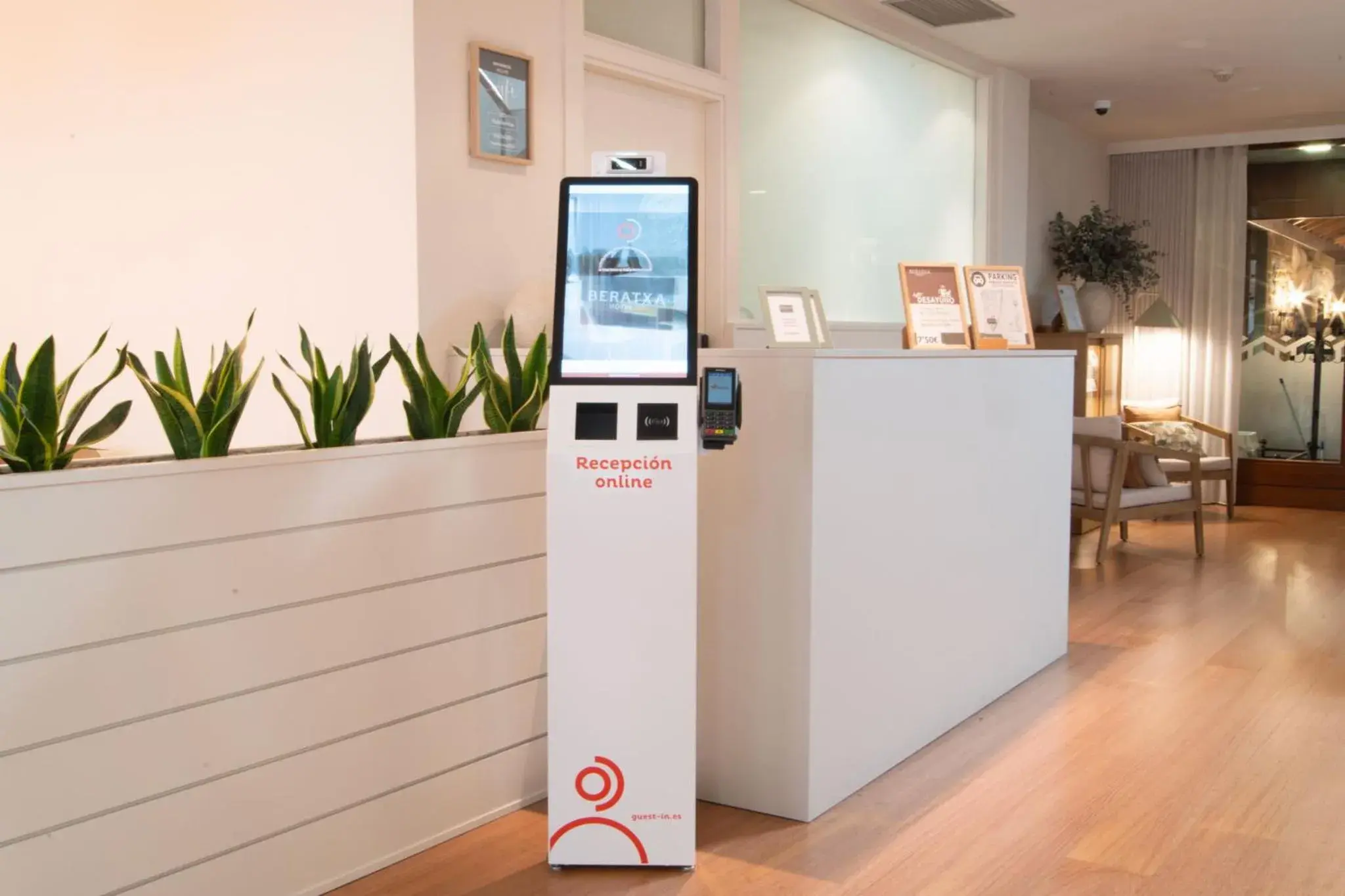 Lobby or reception in Hotel Beratxa Lobby or reception in Hotel Beratxa