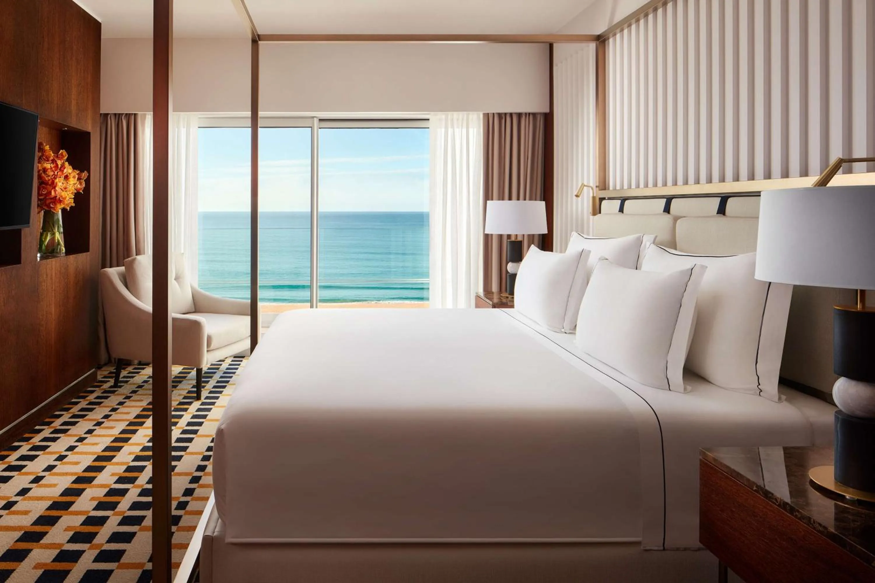 Photo of the whole room, Bed in Tivoli Marina Vilamoura