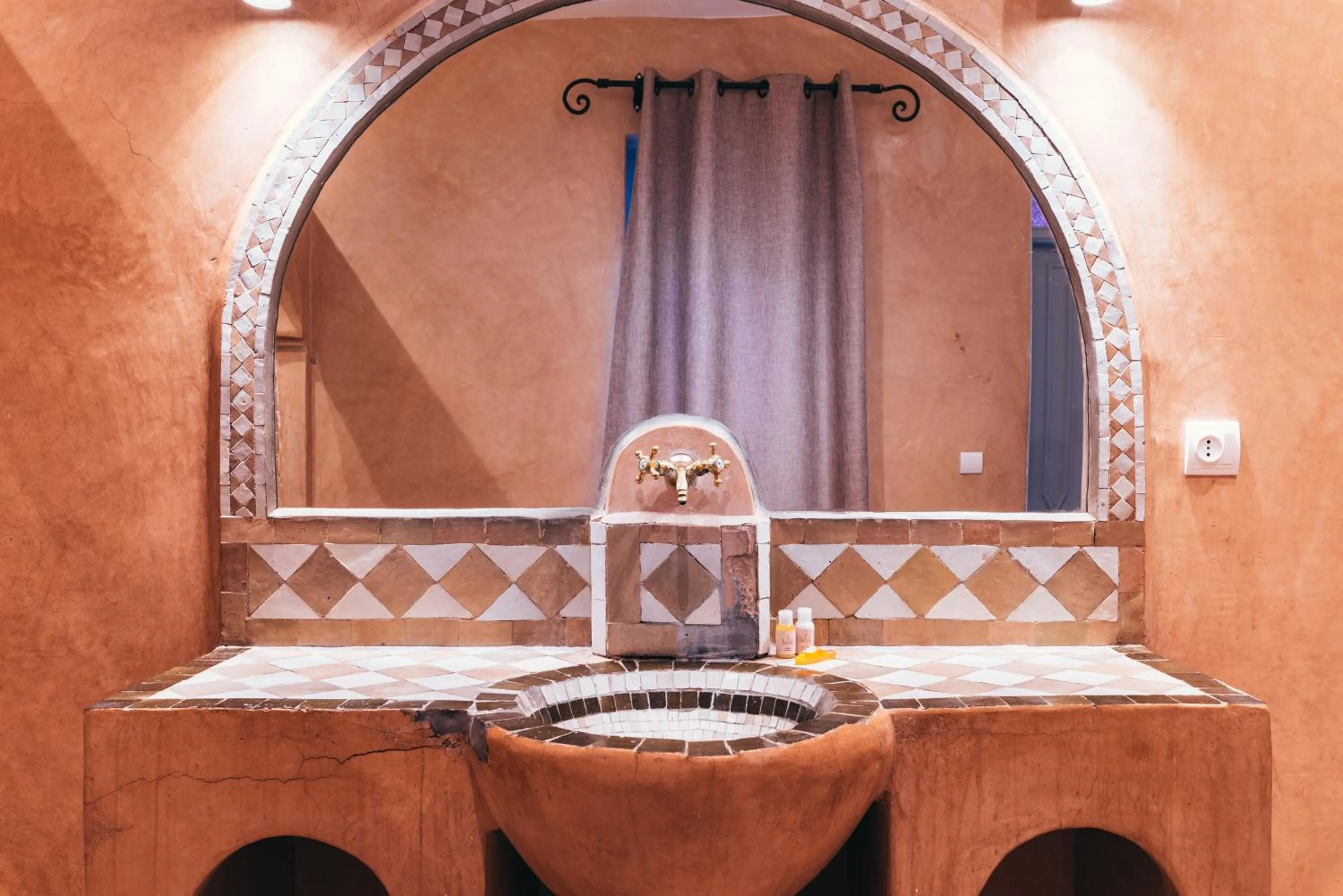 Shower in Riad Laila