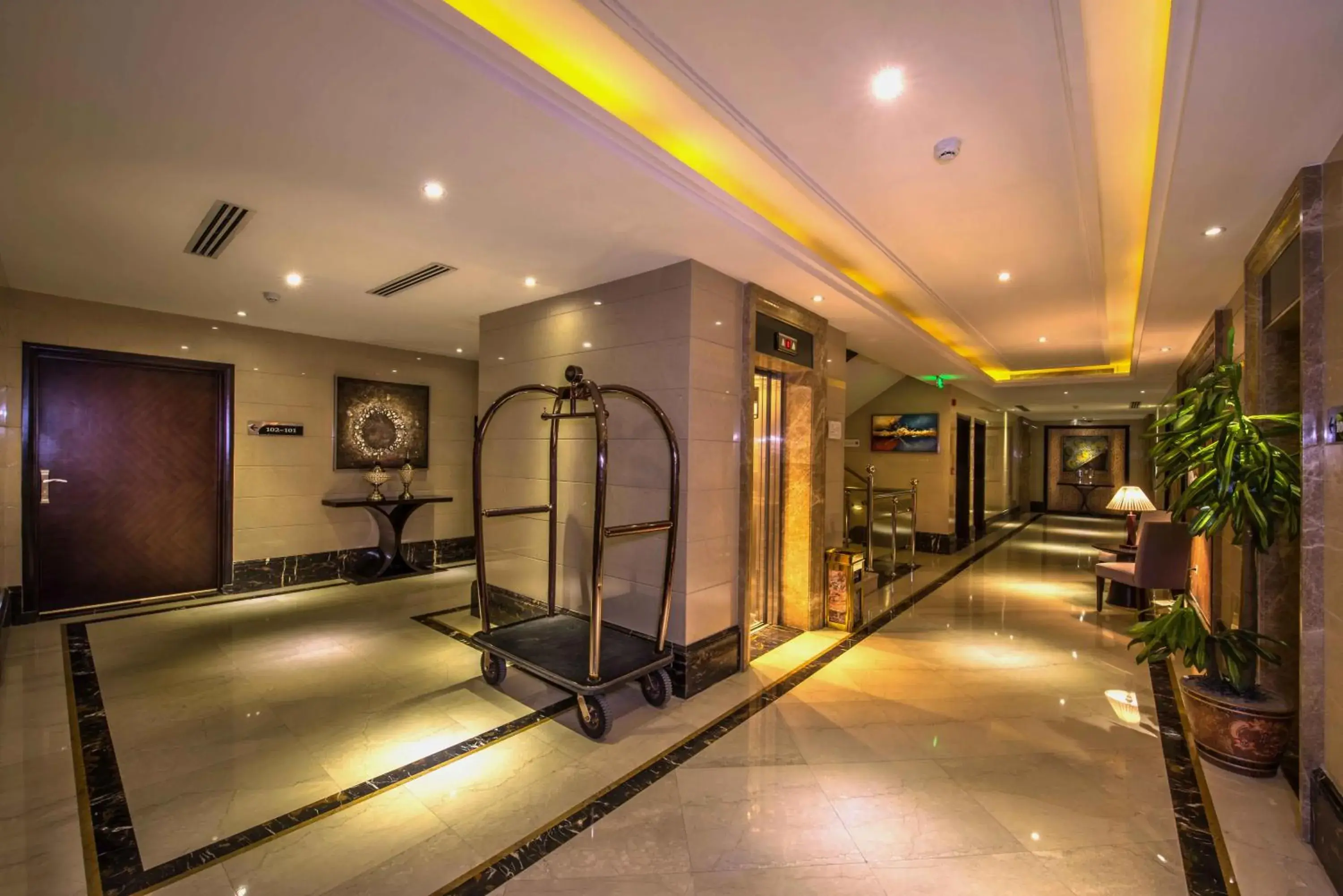 Lobby or reception in Boudl Al Woroud بودل الورود Lobby or reception in Boudl Al Woroud بودل الورود