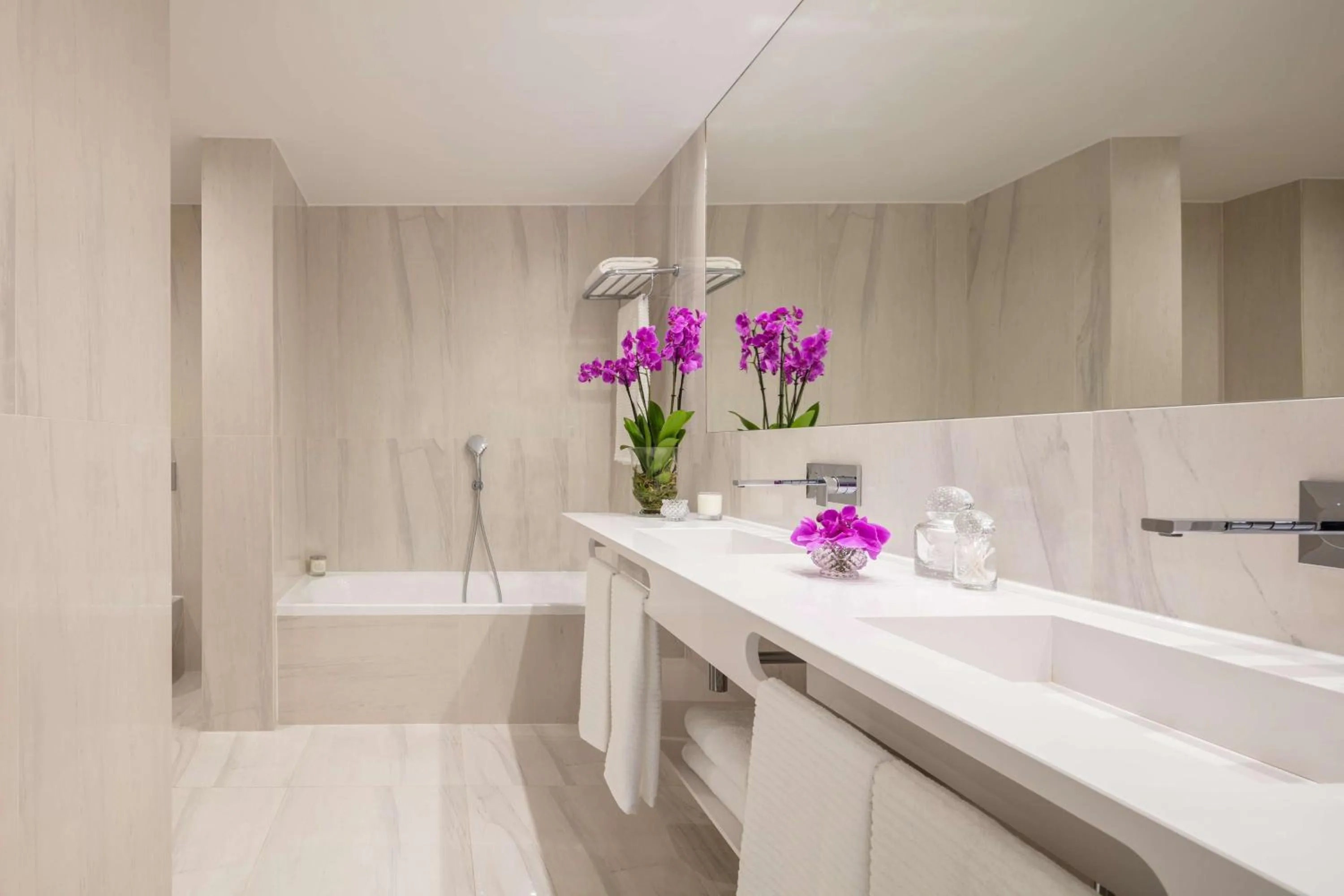 Bathroom in Tivoli Avenida Liberdade Lisboa – A Leading Hotel of the World