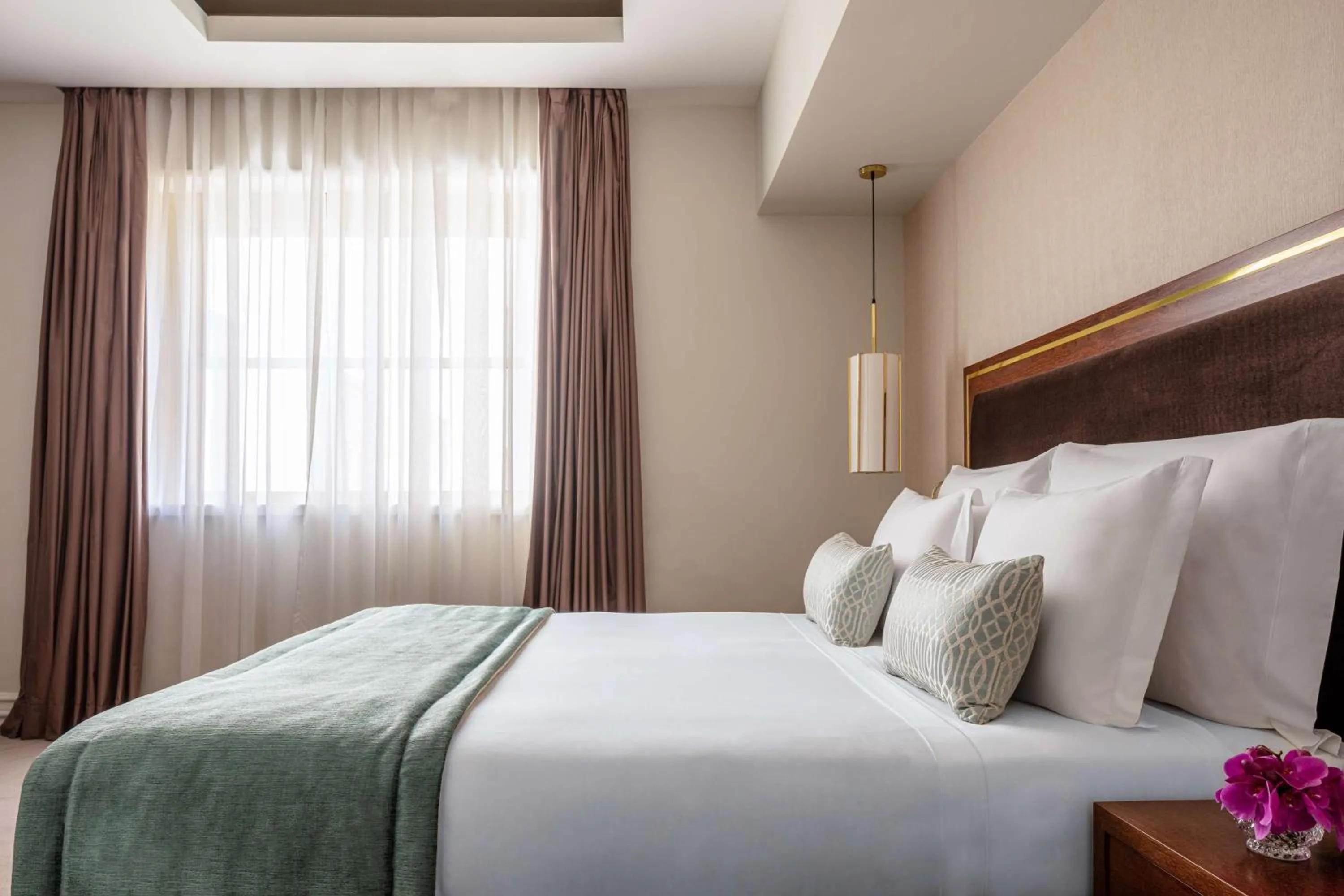 Bedroom, Bed in Tivoli Avenida Liberdade Lisboa – A Leading Hotel of the World