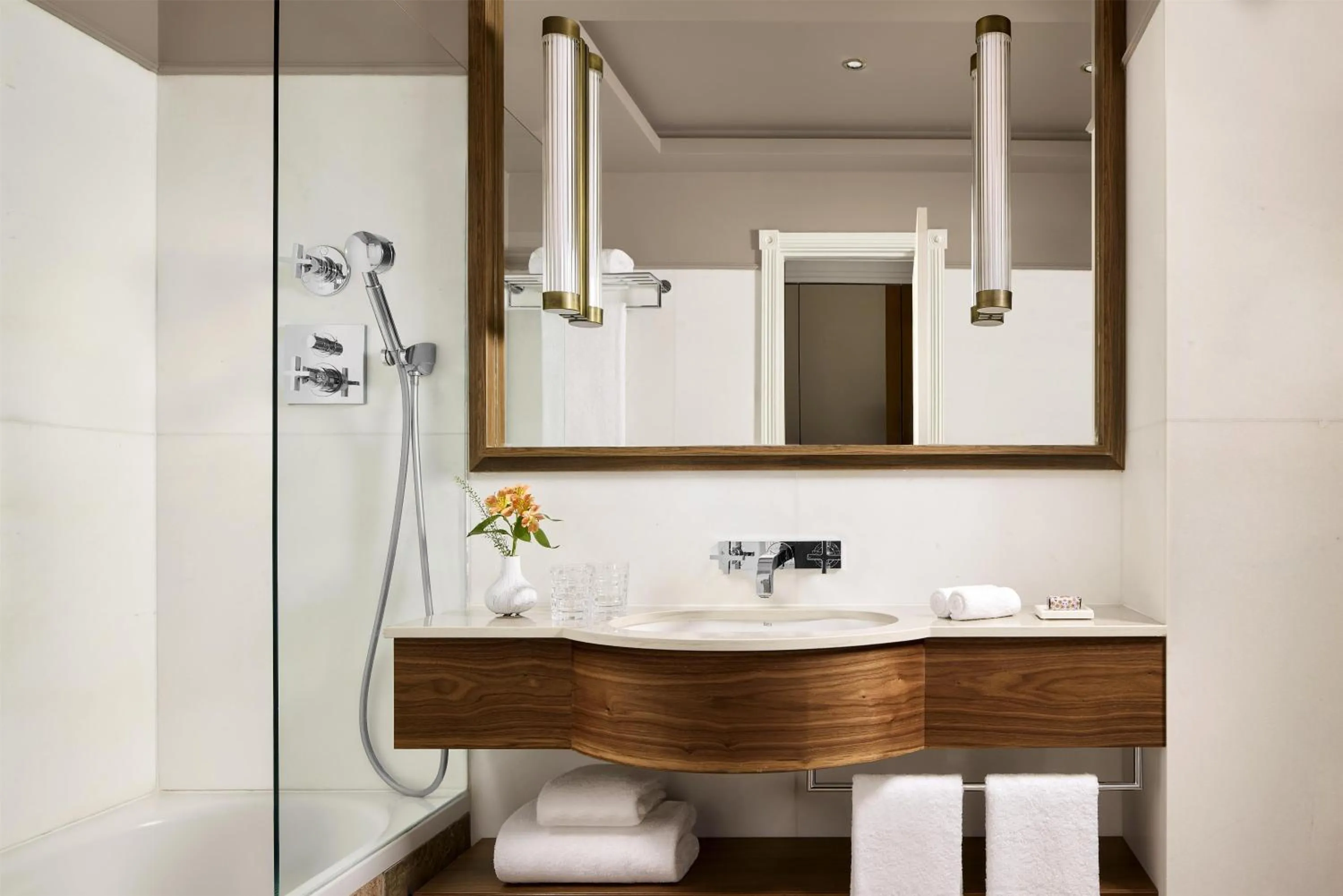 Bathroom in Tivoli Avenida Liberdade Lisboa – A Leading Hotel of the World