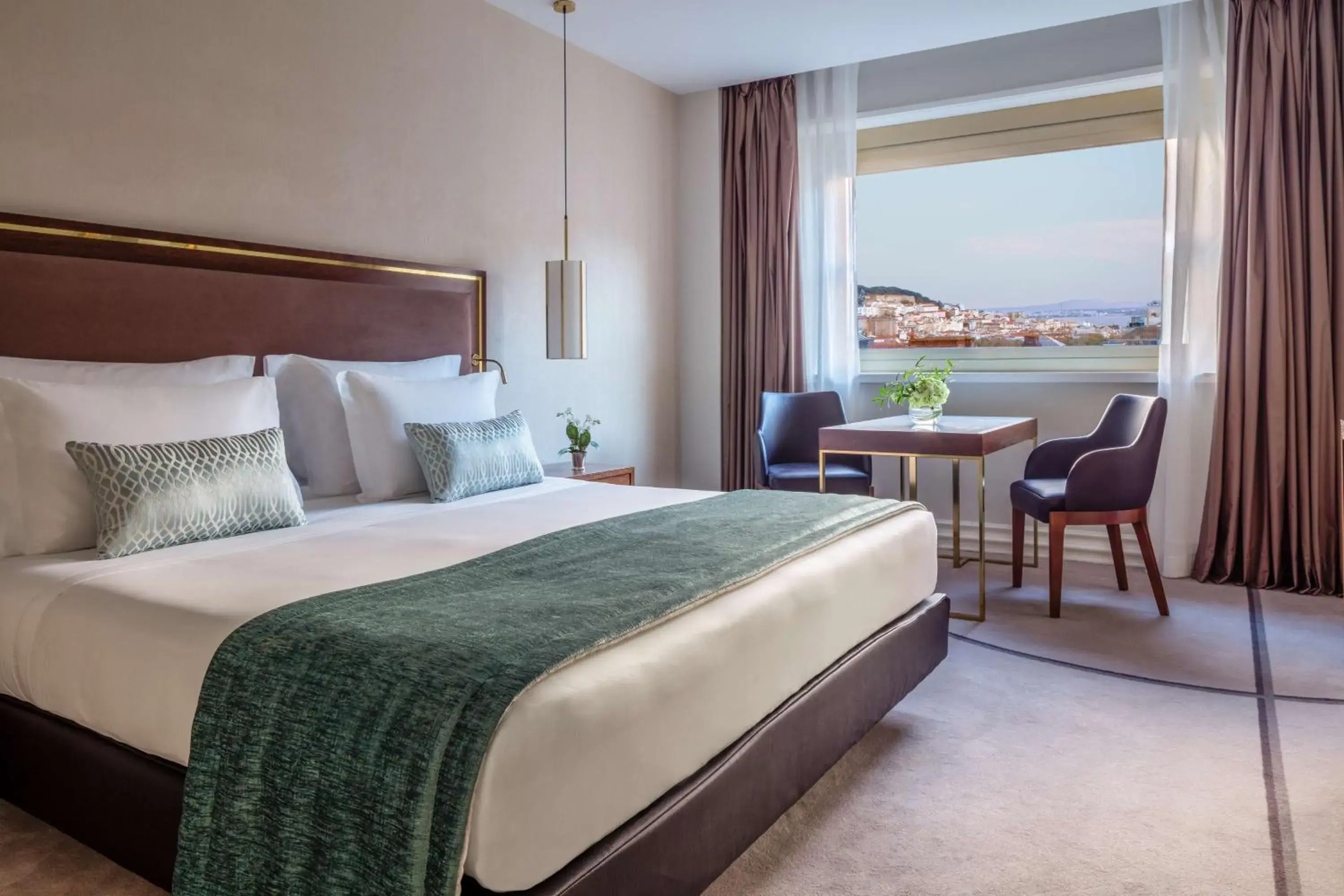 Bedroom, Bed in Tivoli Avenida Liberdade Lisboa – A Leading Hotel of the World Bedroom, Bed in Tivoli Avenida Liberdade Lisboa – A Leading Hotel of the World