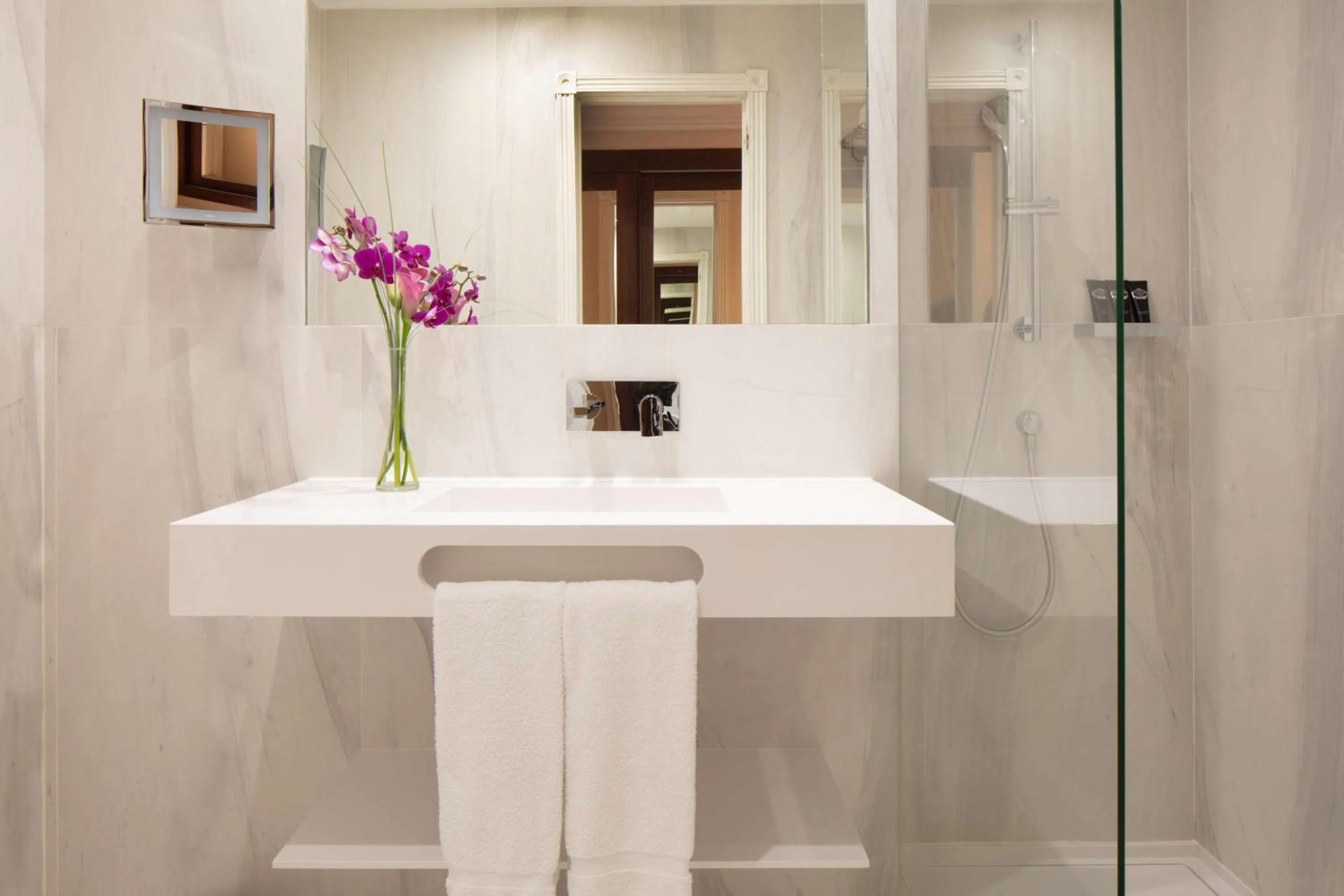Bathroom in Tivoli Avenida Liberdade Lisboa – A Leading Hotel of the World
