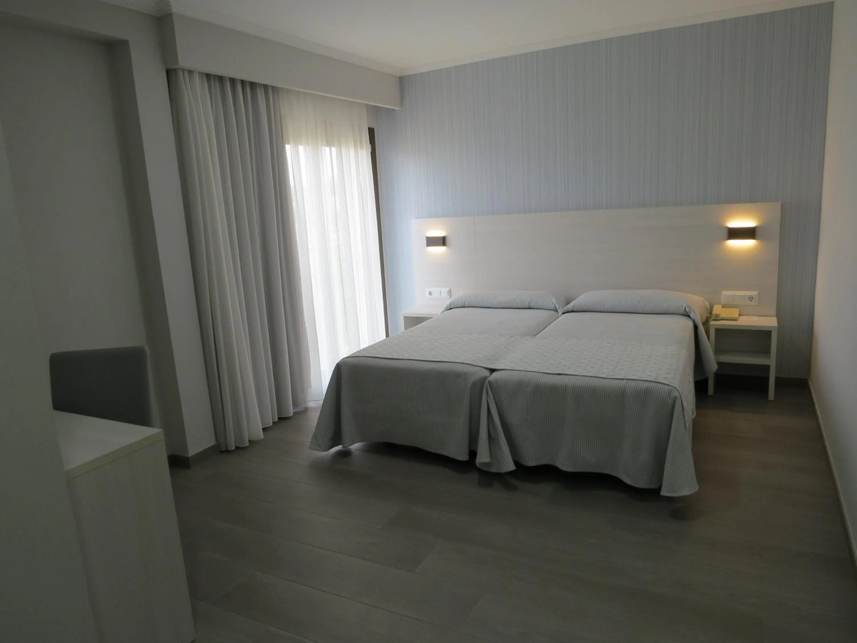 Photo of the whole room, Bed in Hotel La Lanzada
