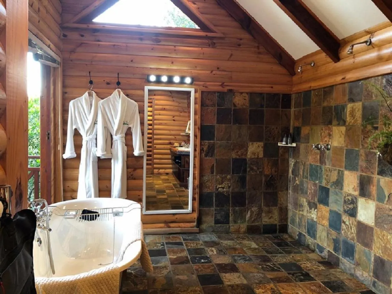 Shower in The Fernery Lodge & Spa