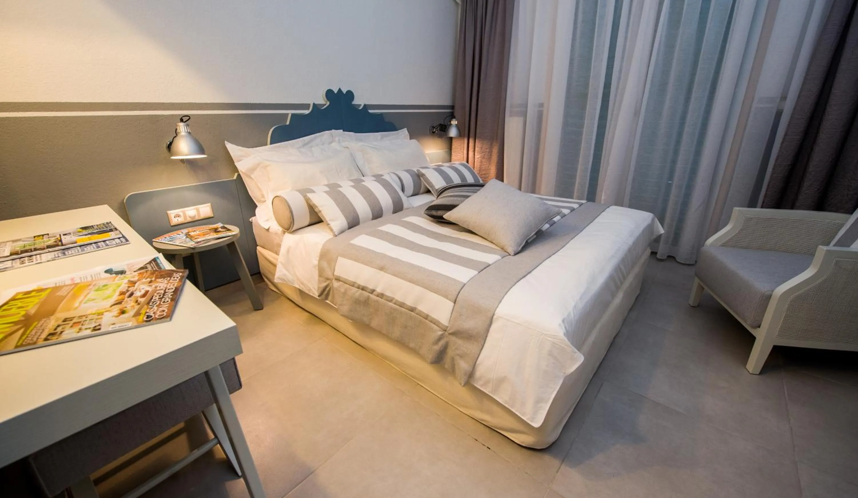 Photo of the whole room, Bed in Alkyon Hotel