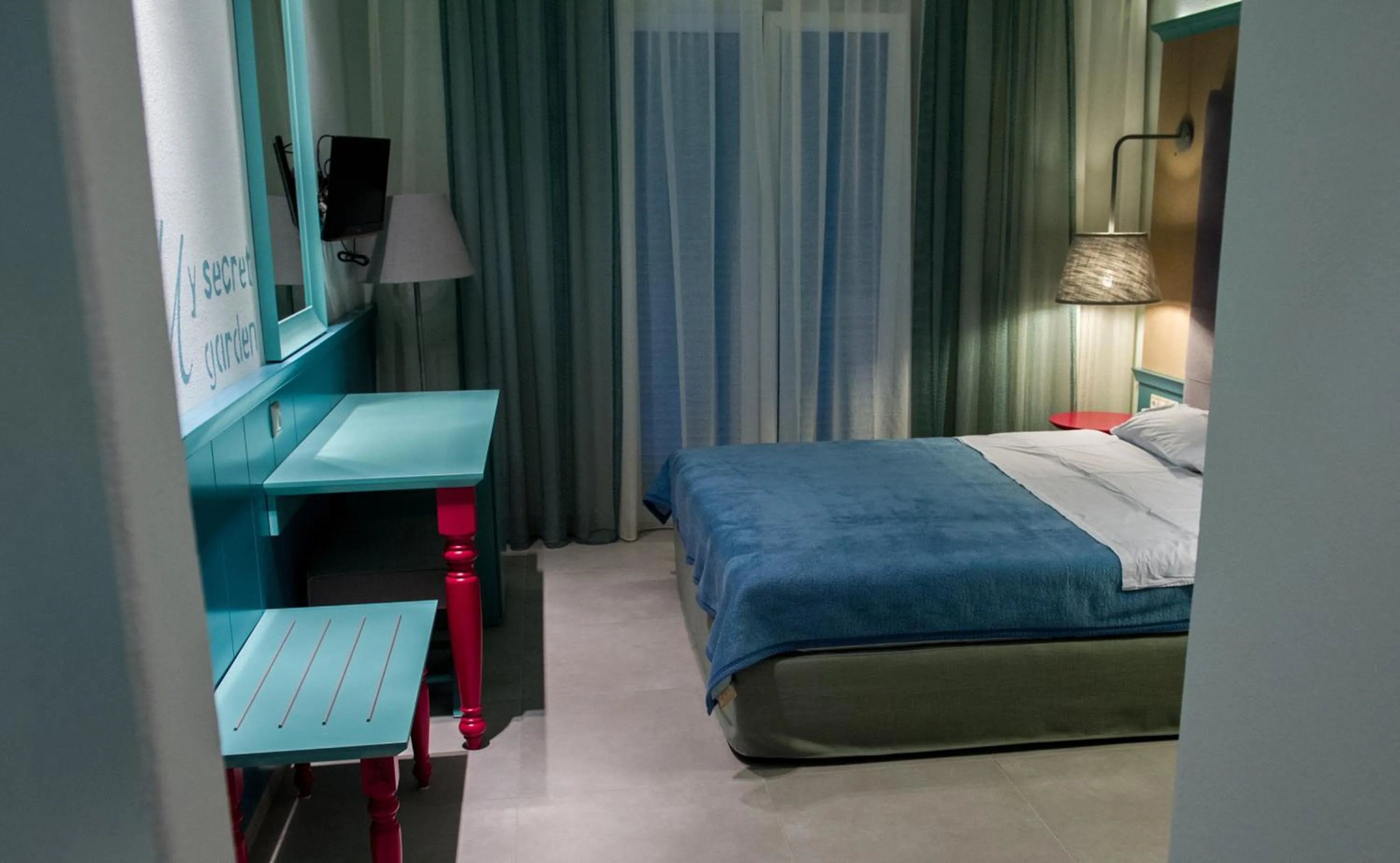 Photo of the whole room, Bed in Alkyon Hotel