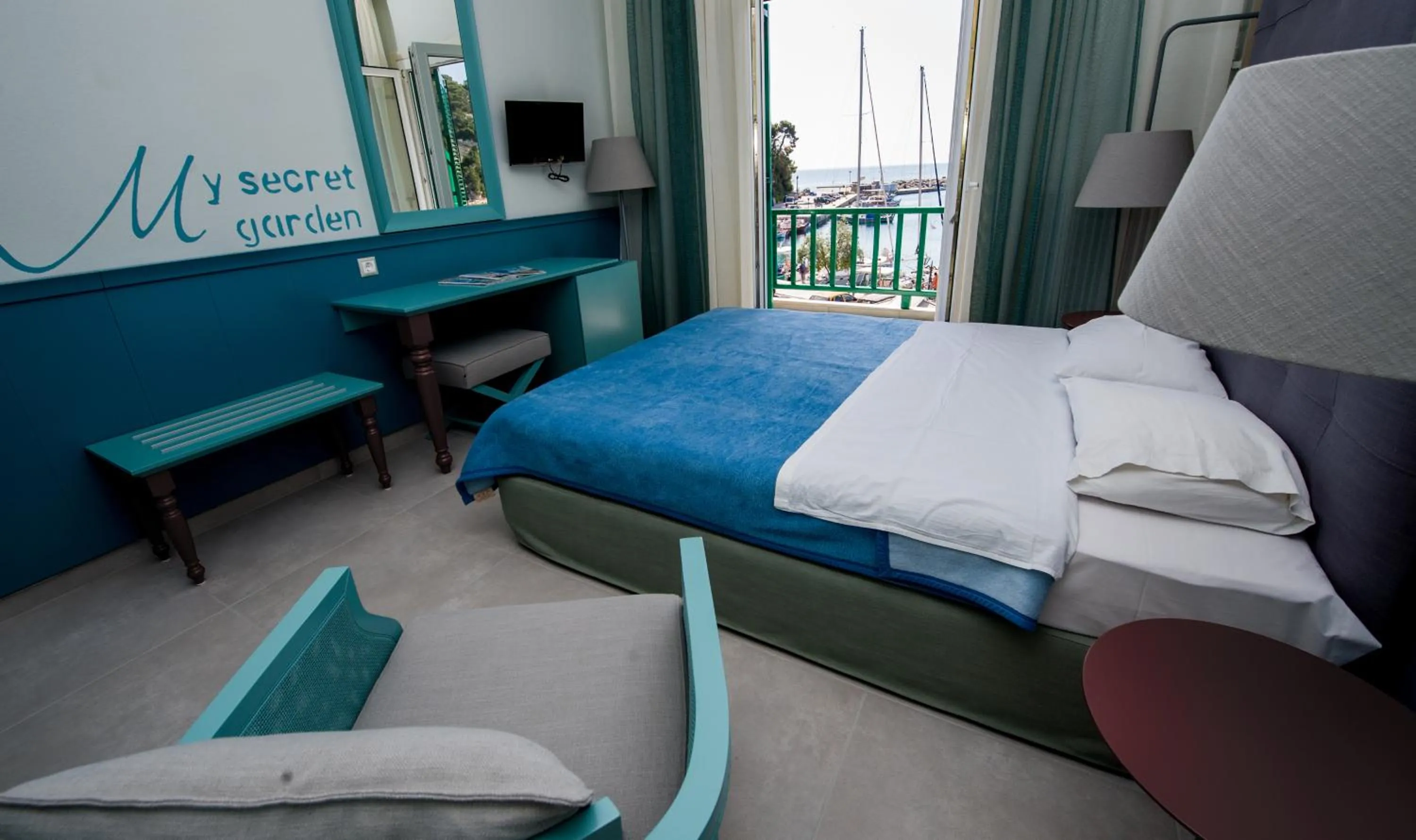 Day, Bed in Alkyon Hotel