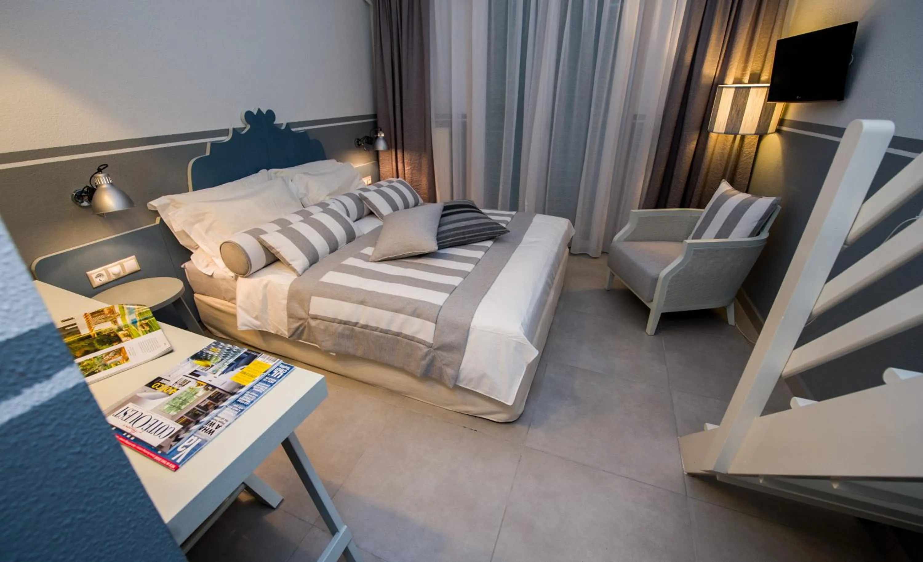 Photo of the whole room, Bed in Alkyon Hotel