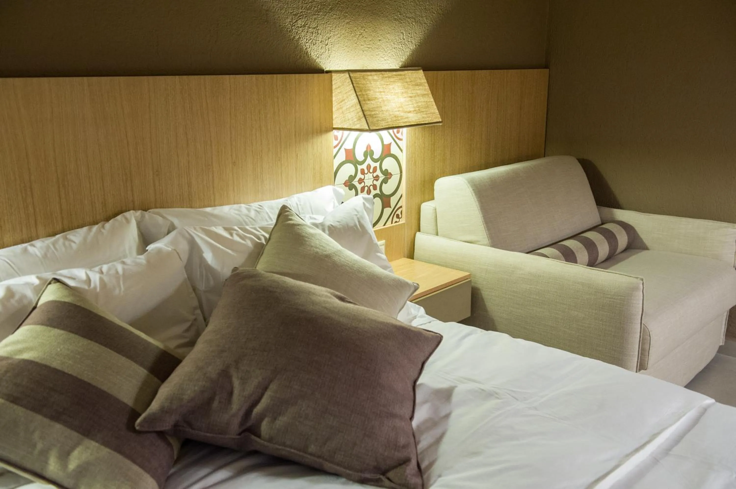 Seating area, Bed in Alkyon Hotel
