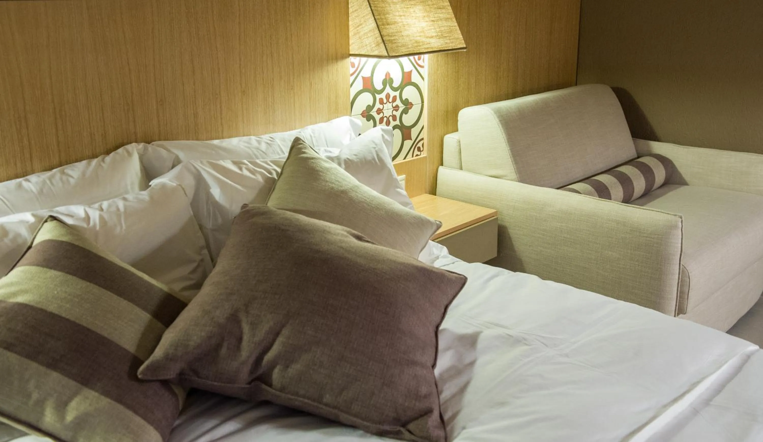 Seating area, Bed in Alkyon Hotel