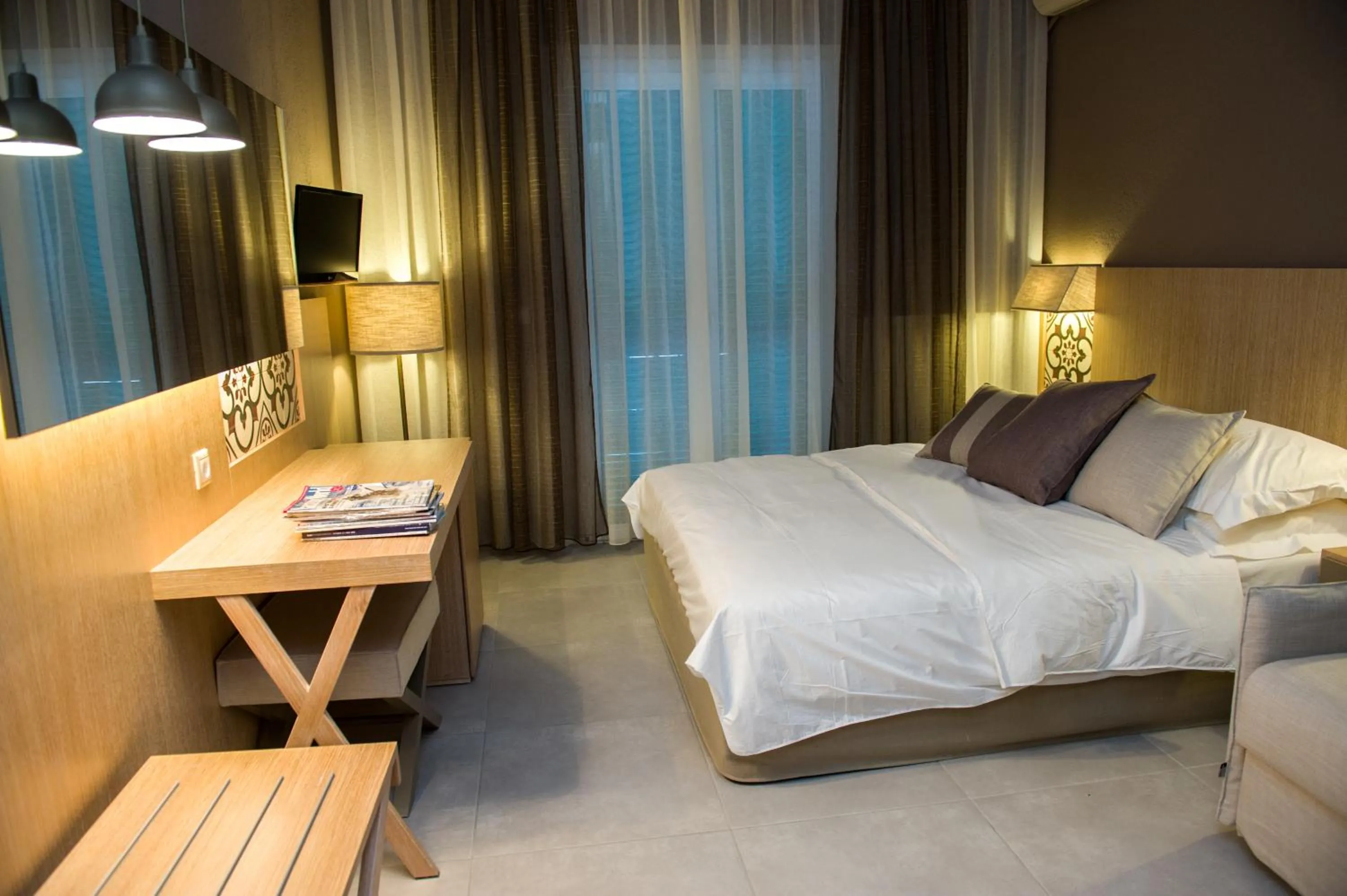 Photo of the whole room, Bed in Alkyon Hotel