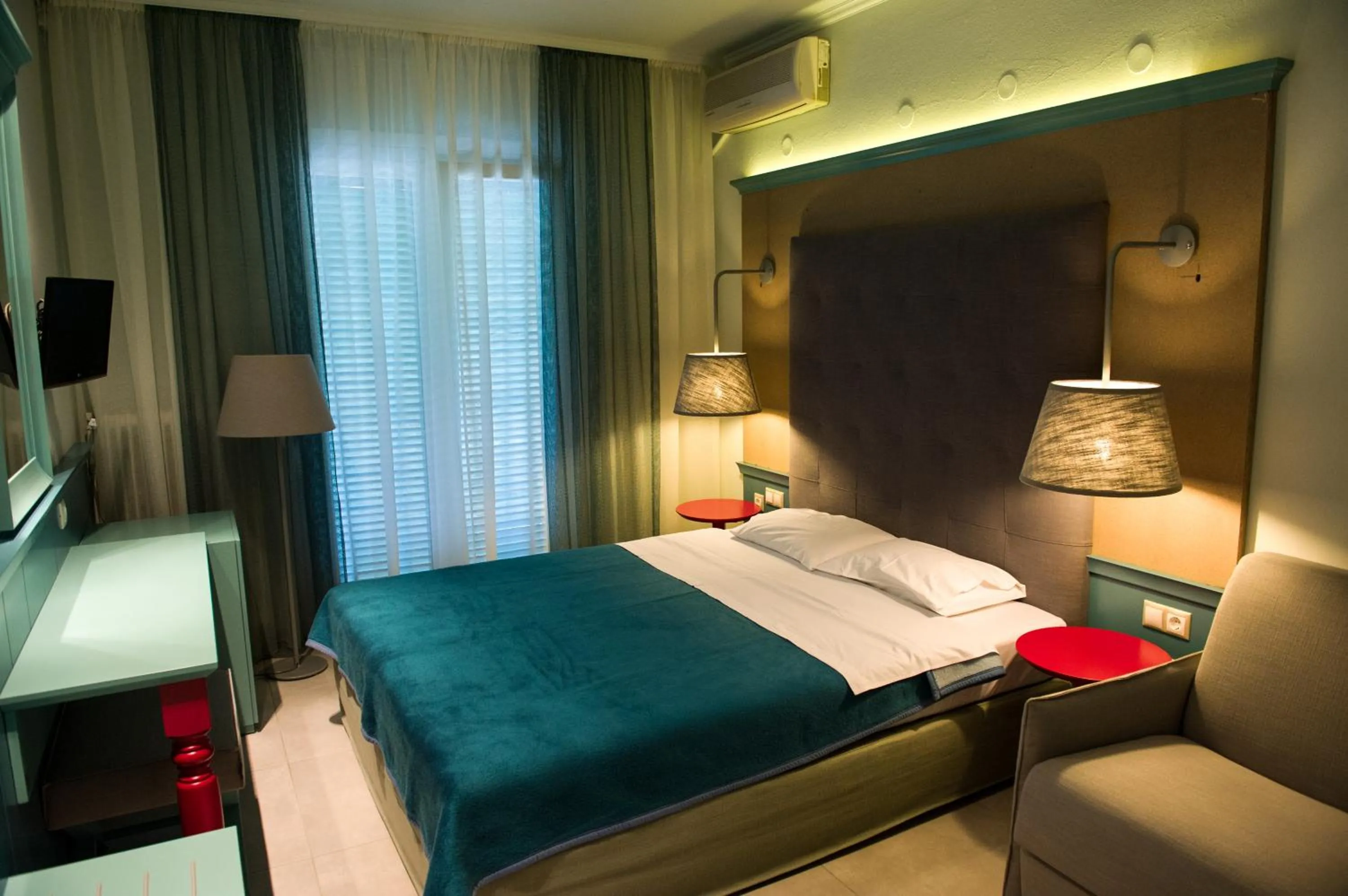Photo of the whole room, Bed in Alkyon Hotel