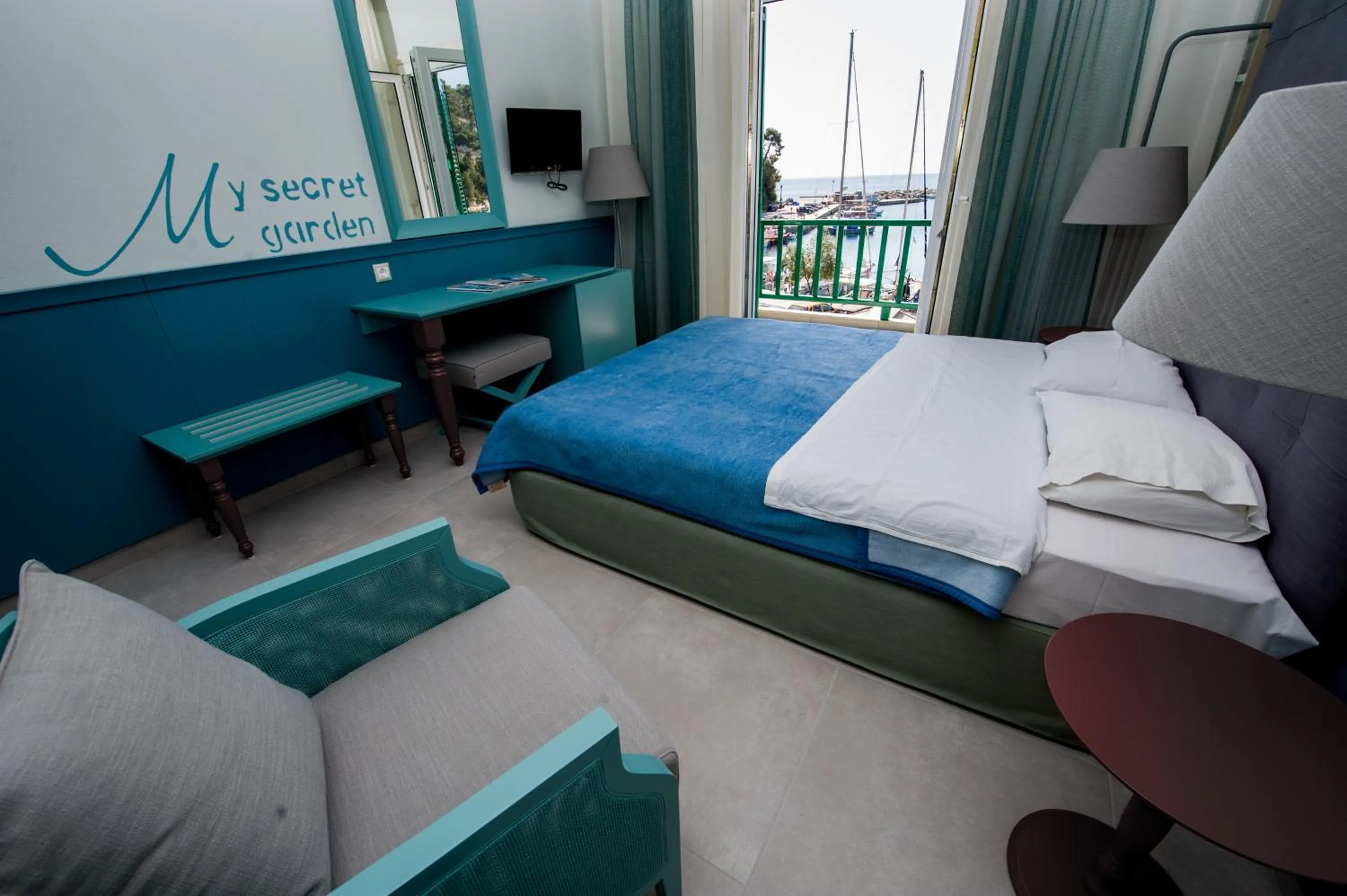 Day, Bed in Alkyon Hotel