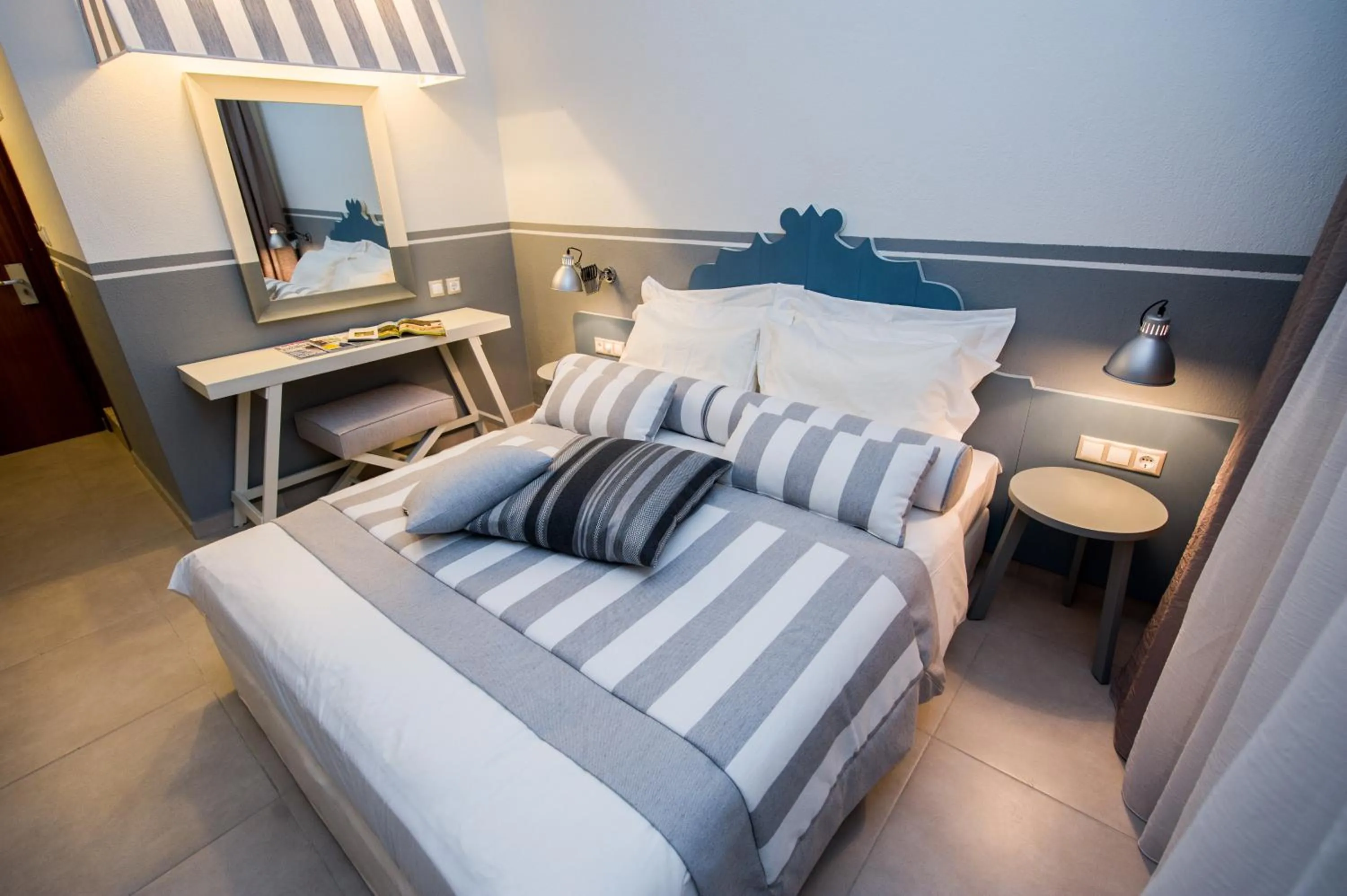 Photo of the whole room, Bed in Alkyon Hotel