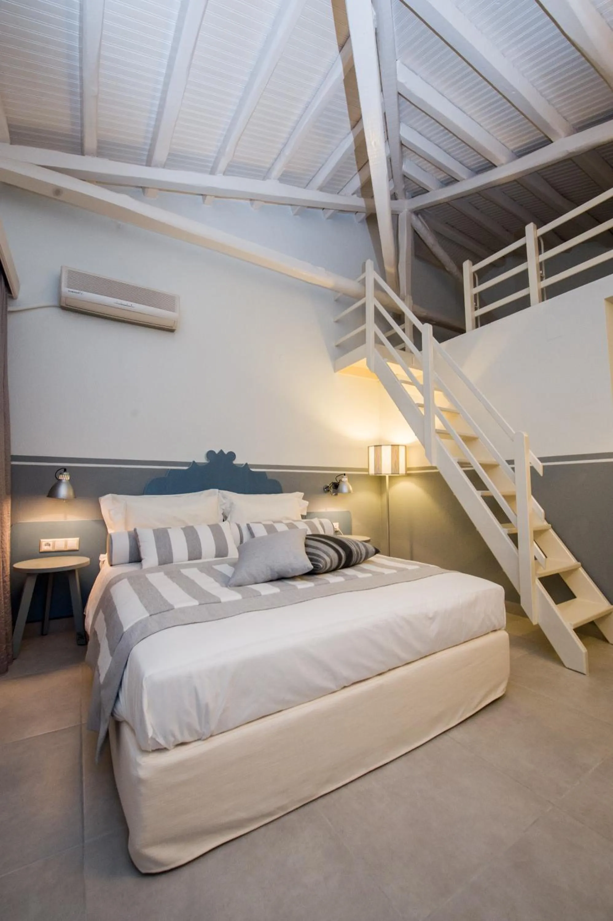 Photo of the whole room, Bed in Alkyon Hotel
