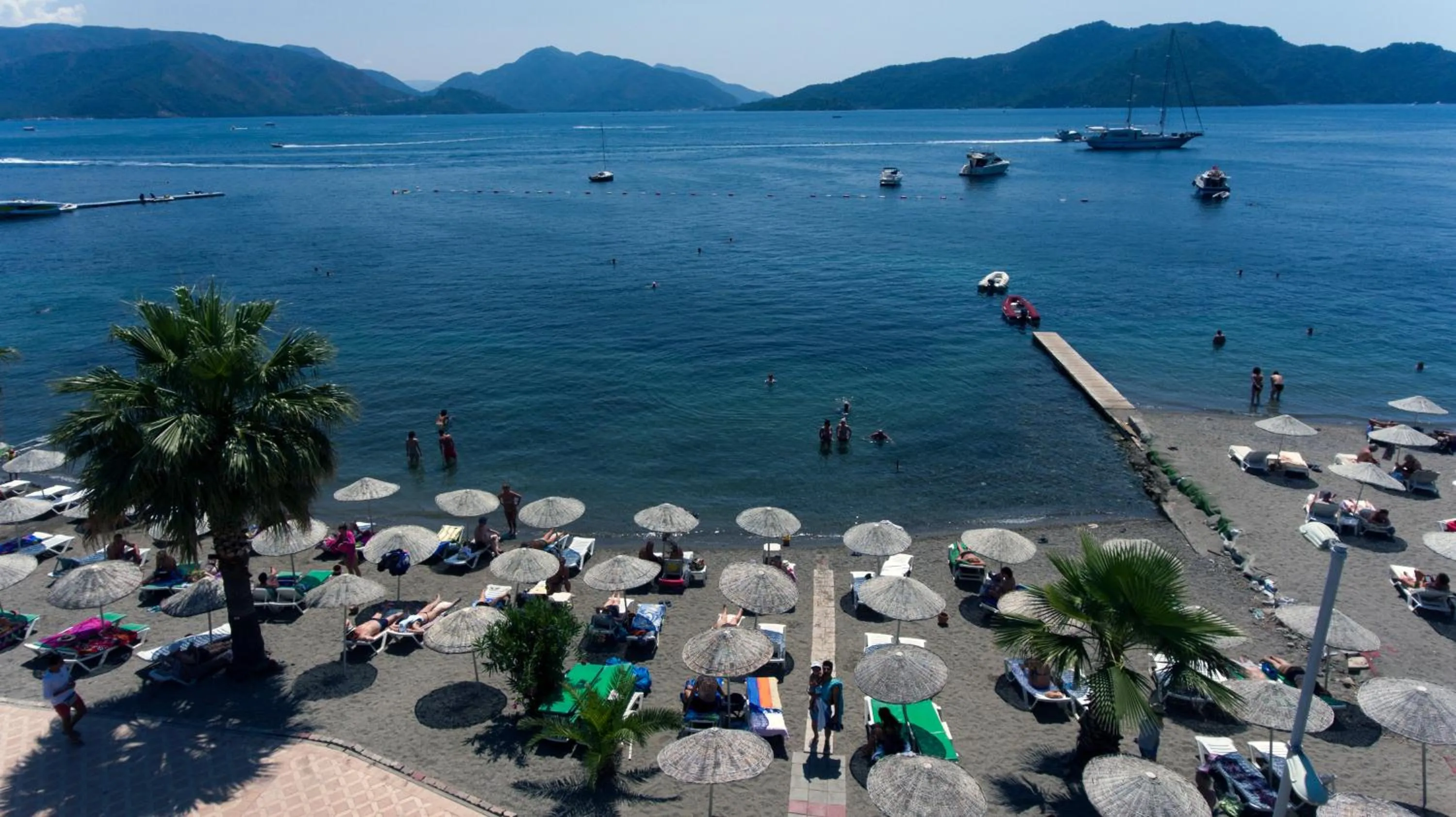 Beach in Amos Hotel