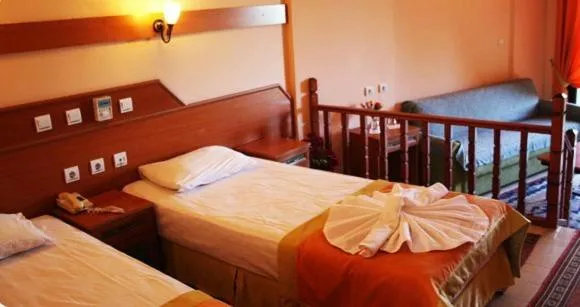 Bedroom, Bed in Amos Hotel
