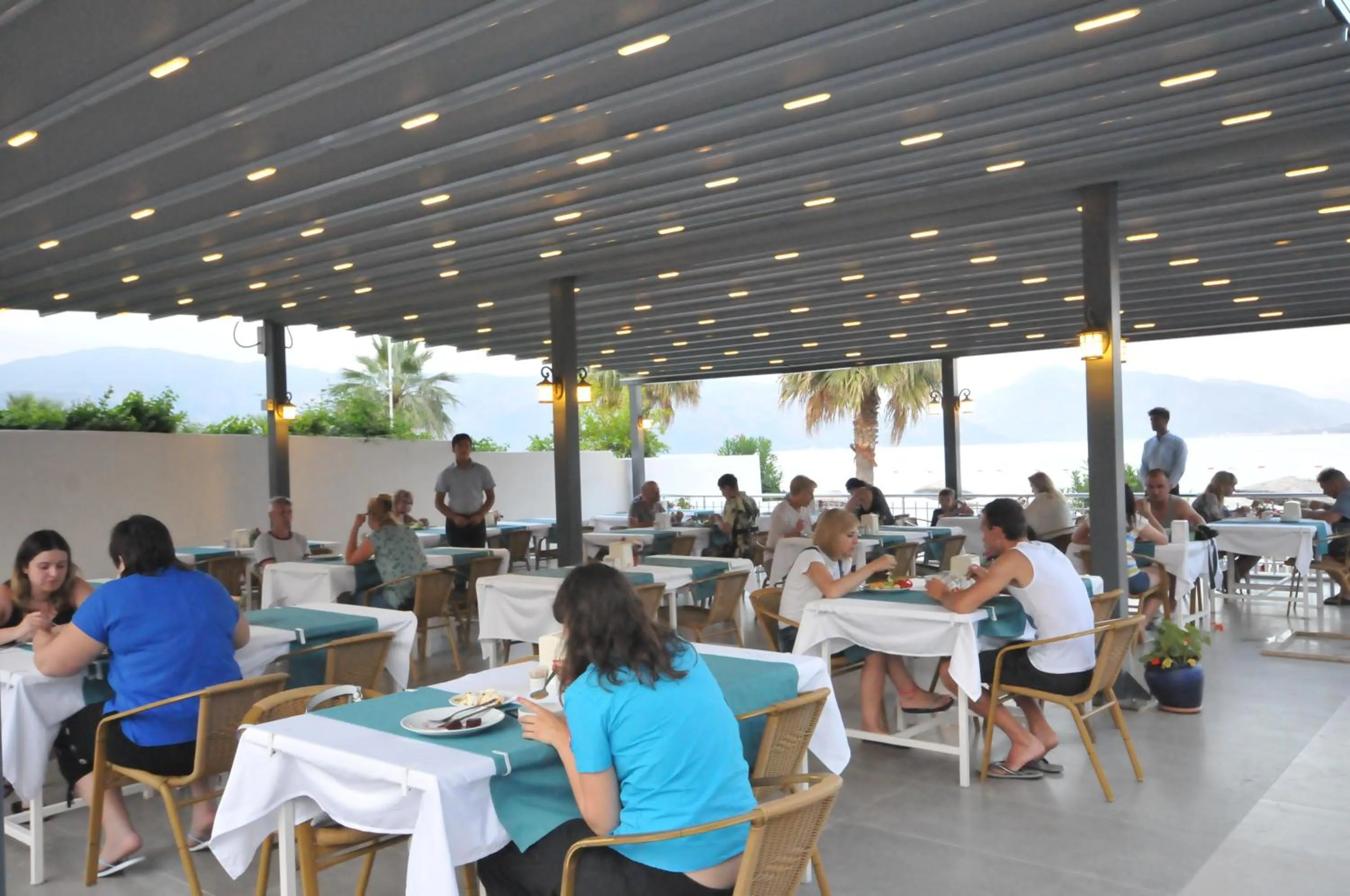 Restaurant/places to eat in Amos Hotel