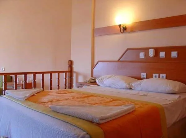 Bedroom, Bed in Amos Hotel