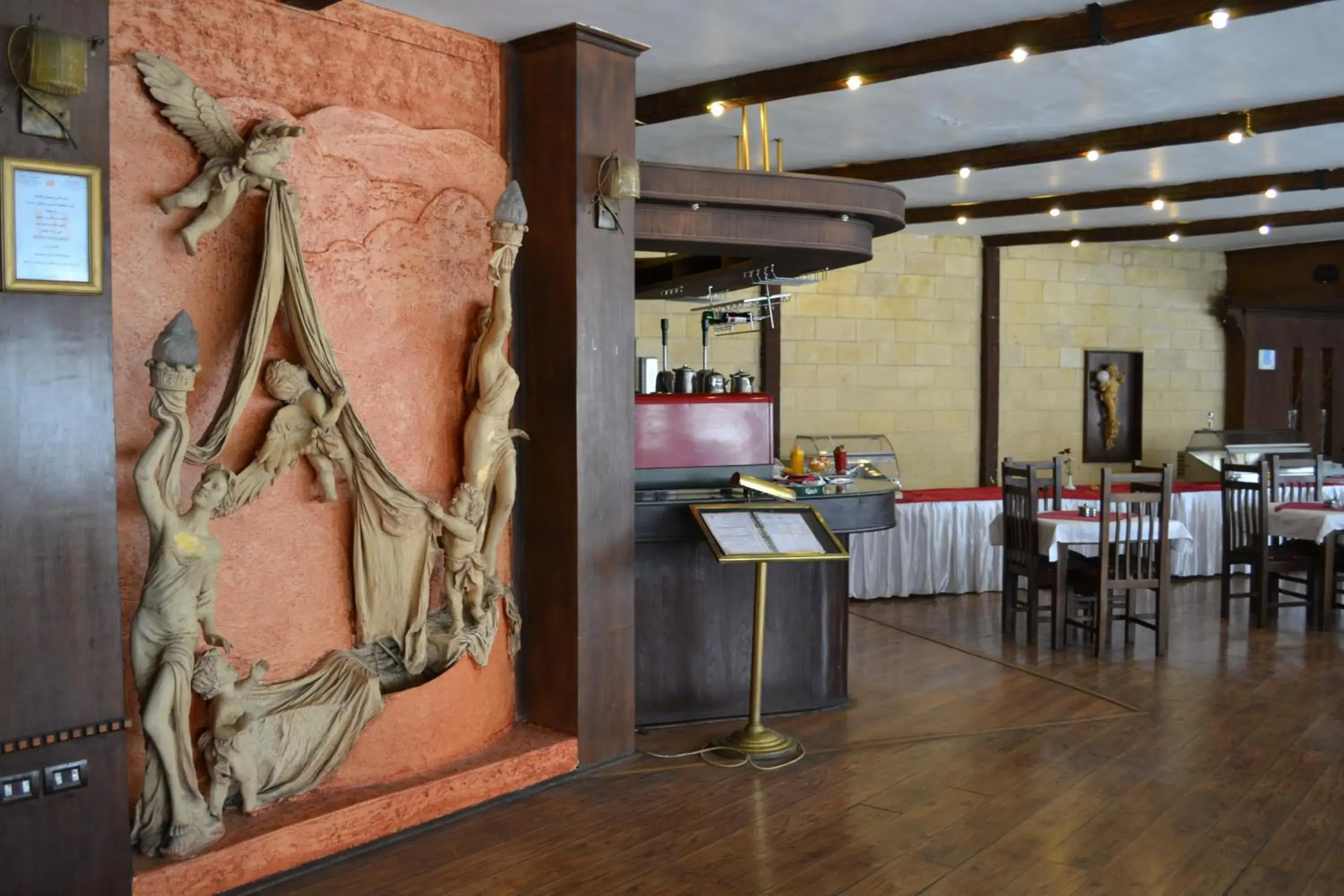 Restaurant/Places to Eat in Beirut Hotel Cairo